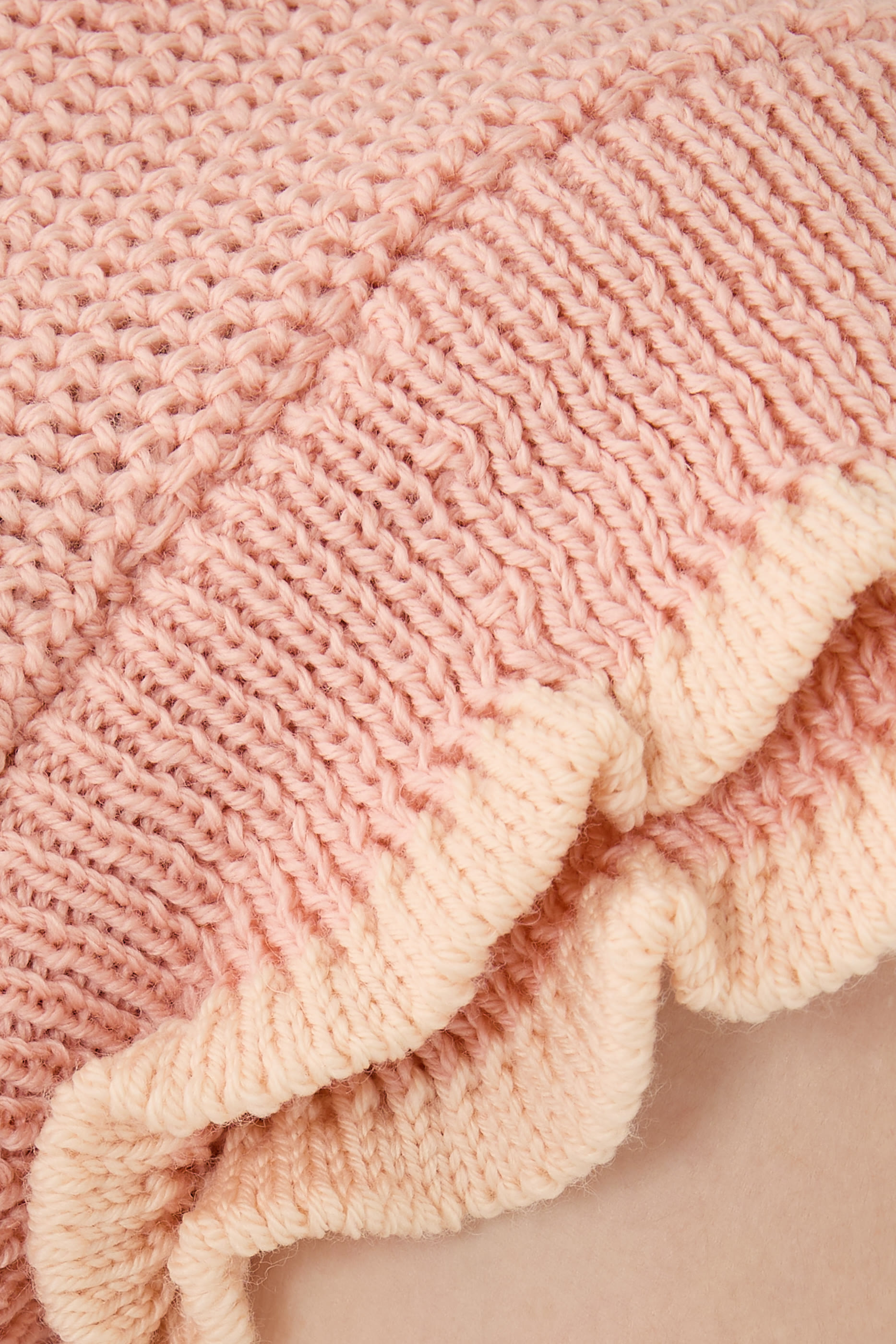 بلوزة منسوجة بأكمام قصيرة