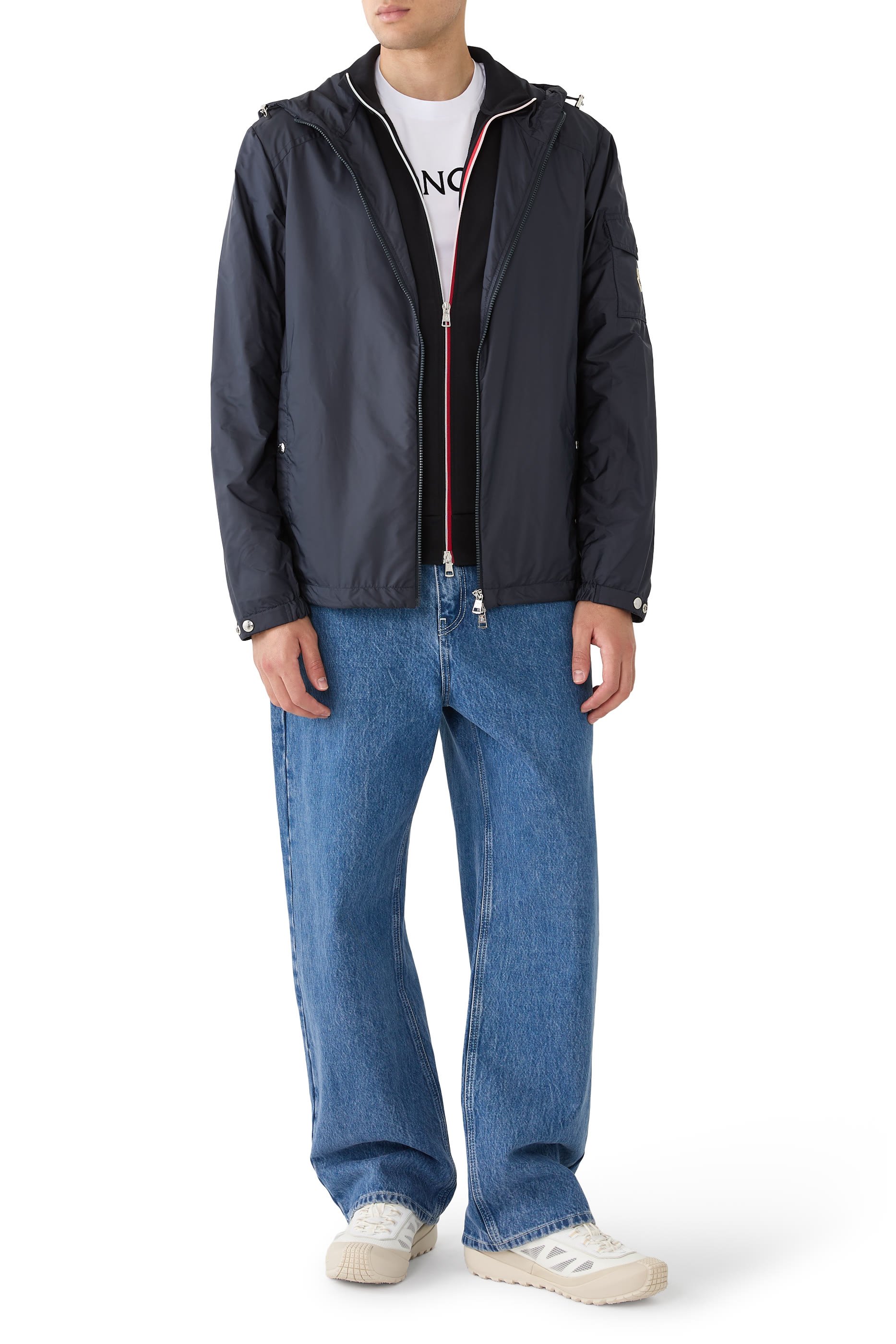 جاكيت إيتياش بغطاء رأس للمطر