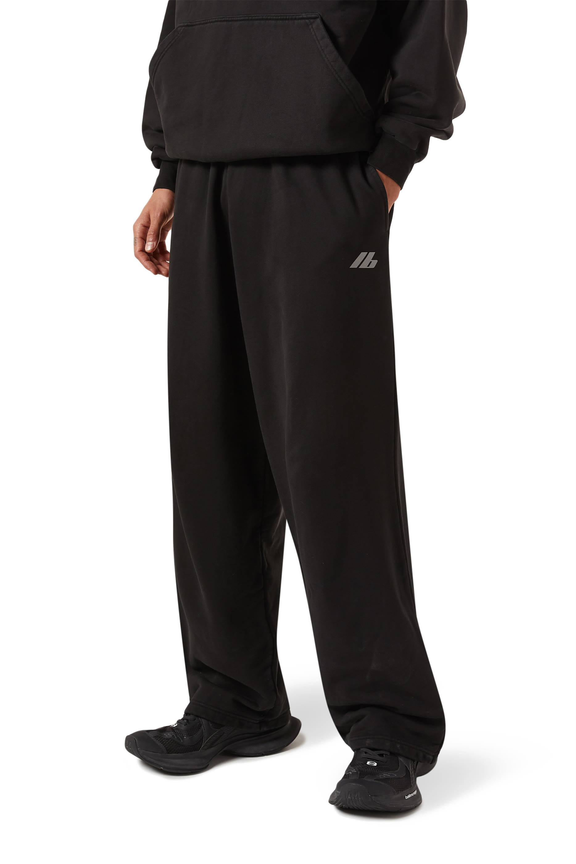 سنيكرز سيركت