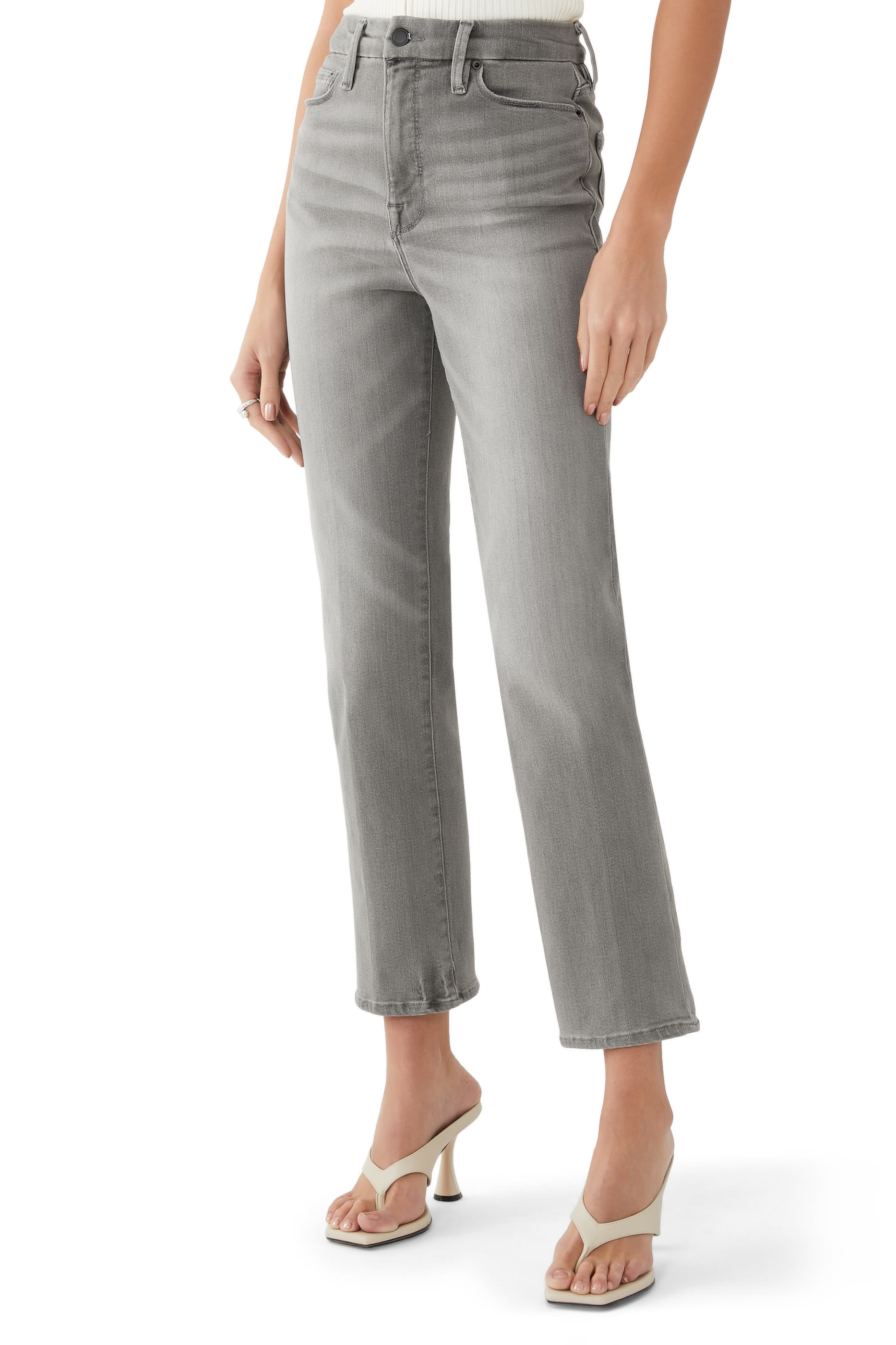 بنطال جينز بقصة ساق مستقيمة