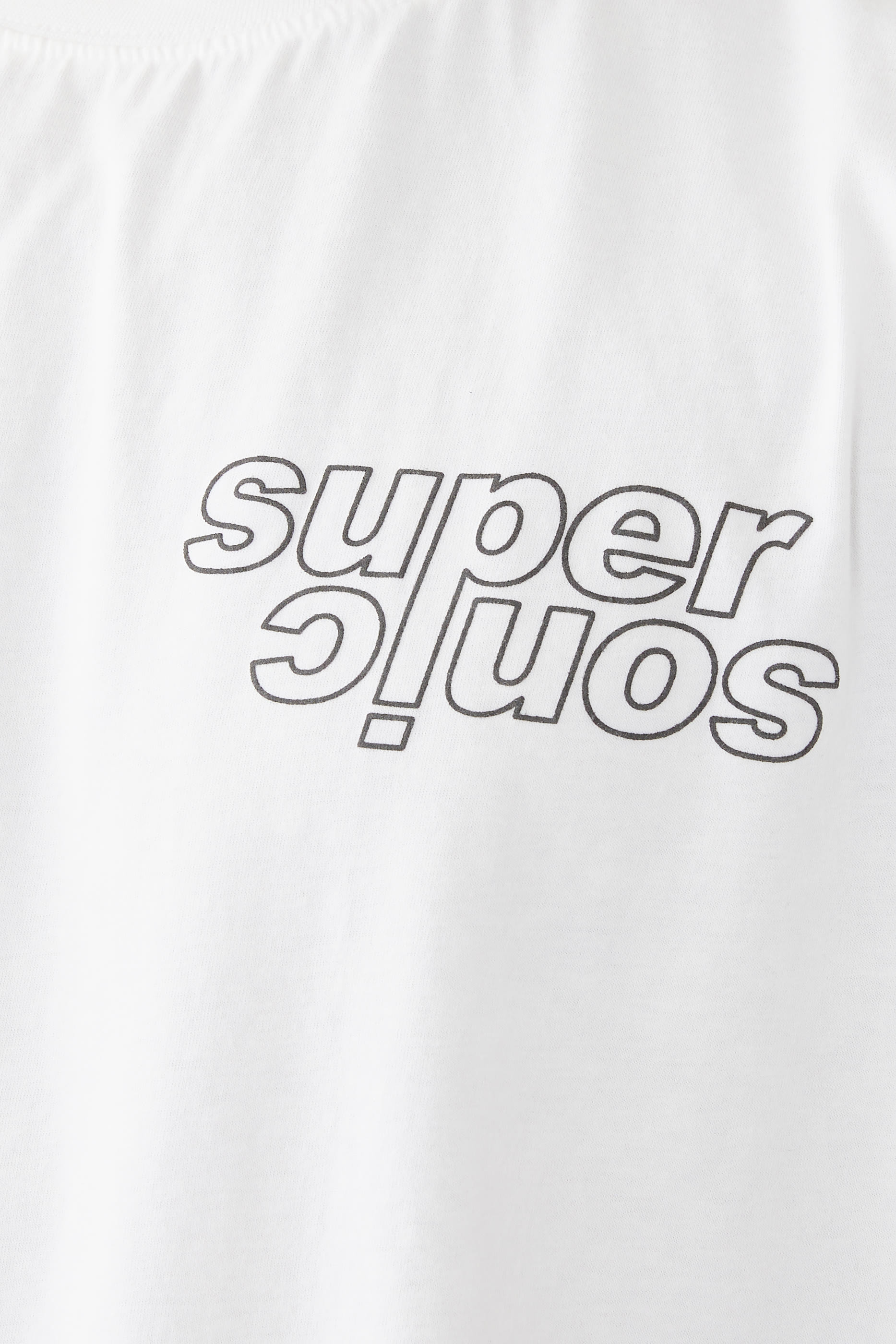 بلوزة إيزي بلا أكمام بطبعة سوبرسونيك