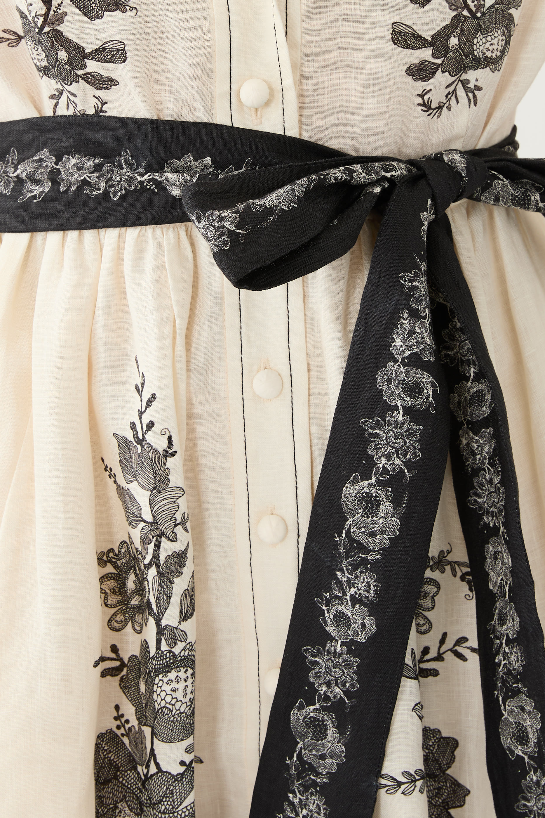 فستان بنمط قميص قصير