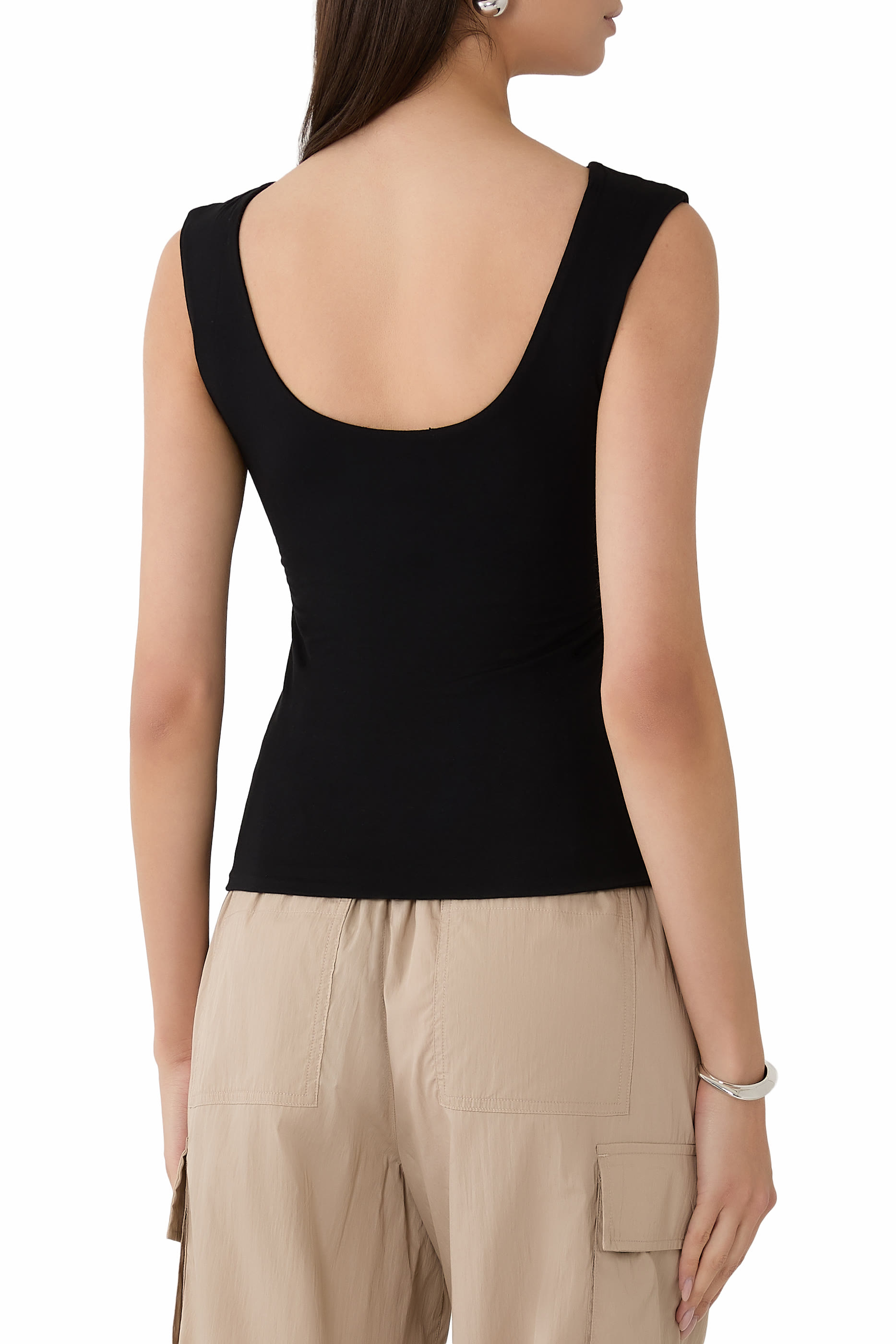 بلوزة لوكا بلا أكمام