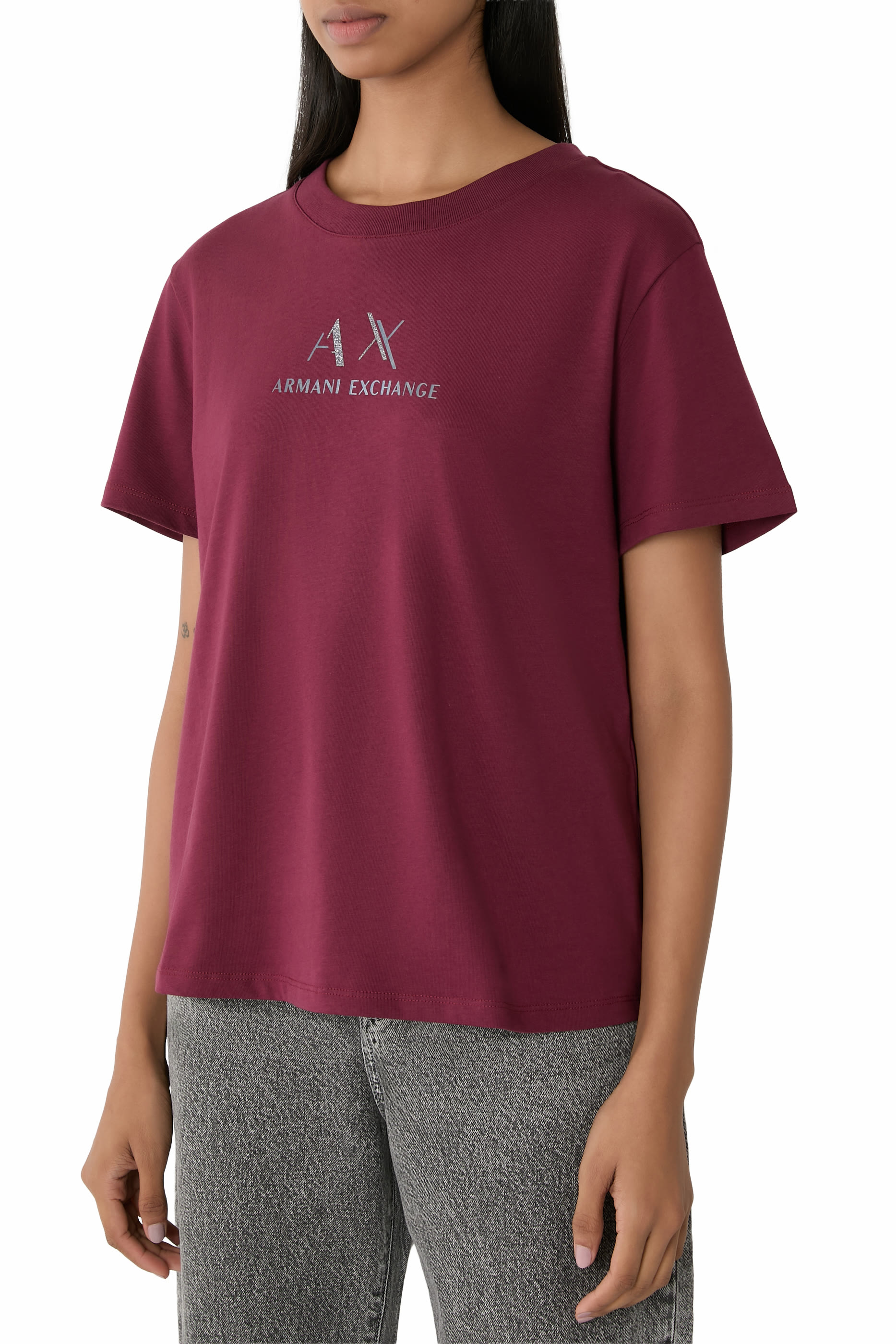 تيشيرت بقصة عادية بشعار الماركة