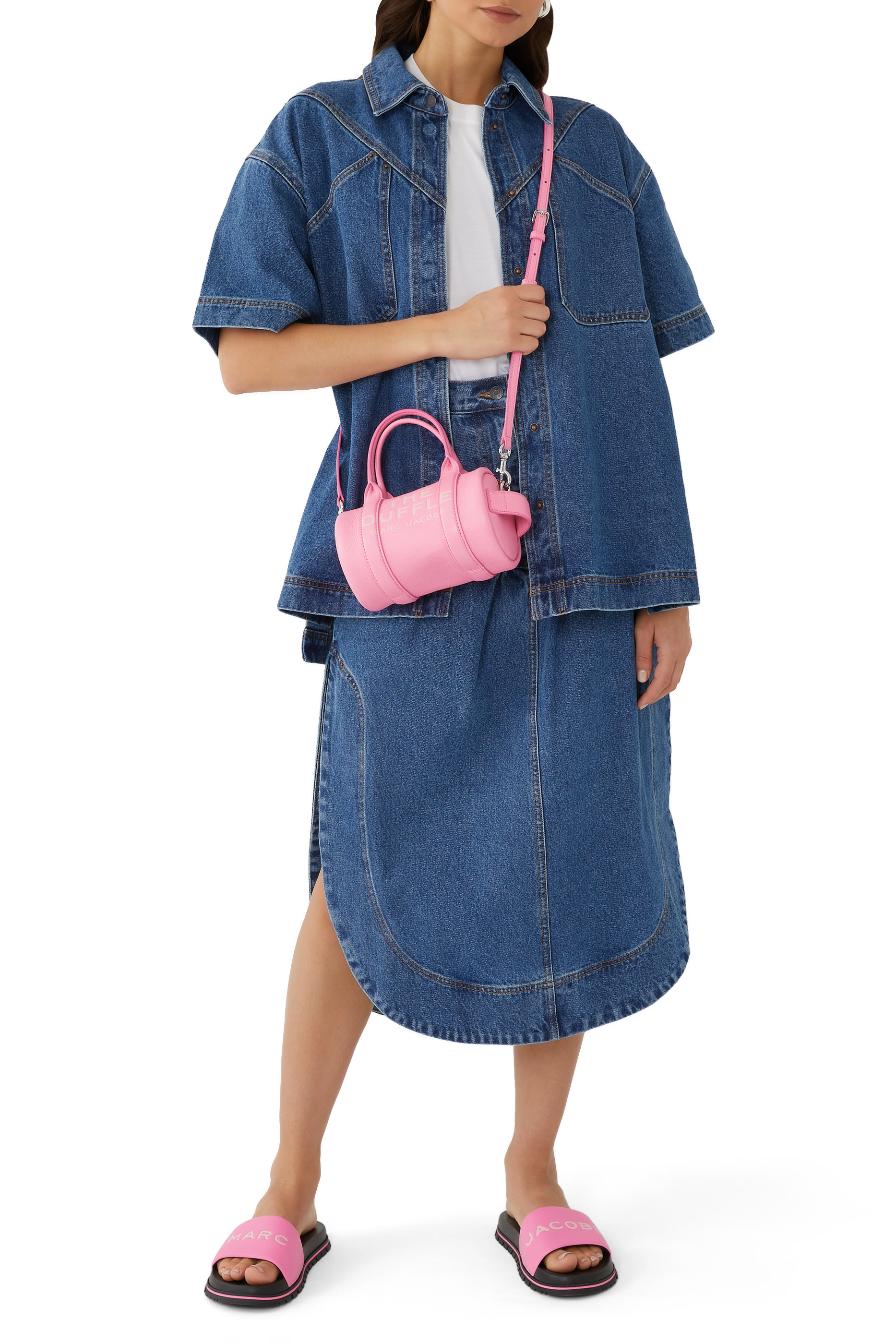 حذاء خفيف بشعار الماركة لحمام السباحة جلد