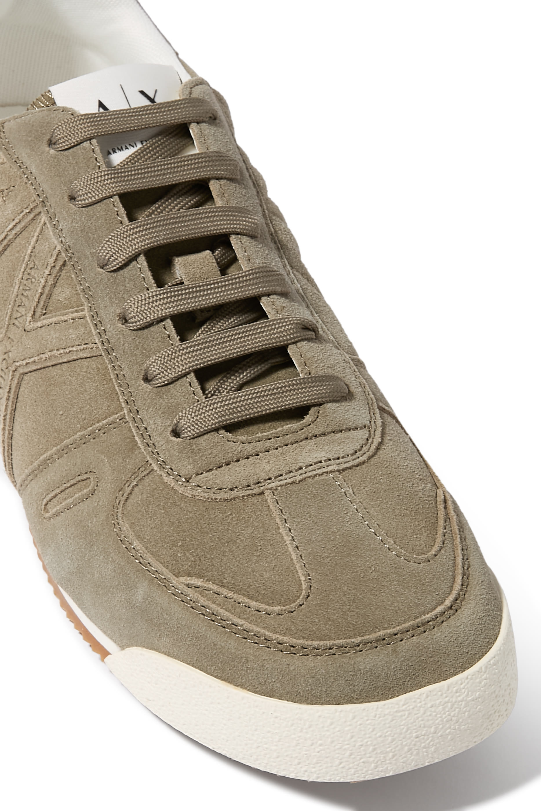 سنيكرز قماش تقني بشعار الماركة