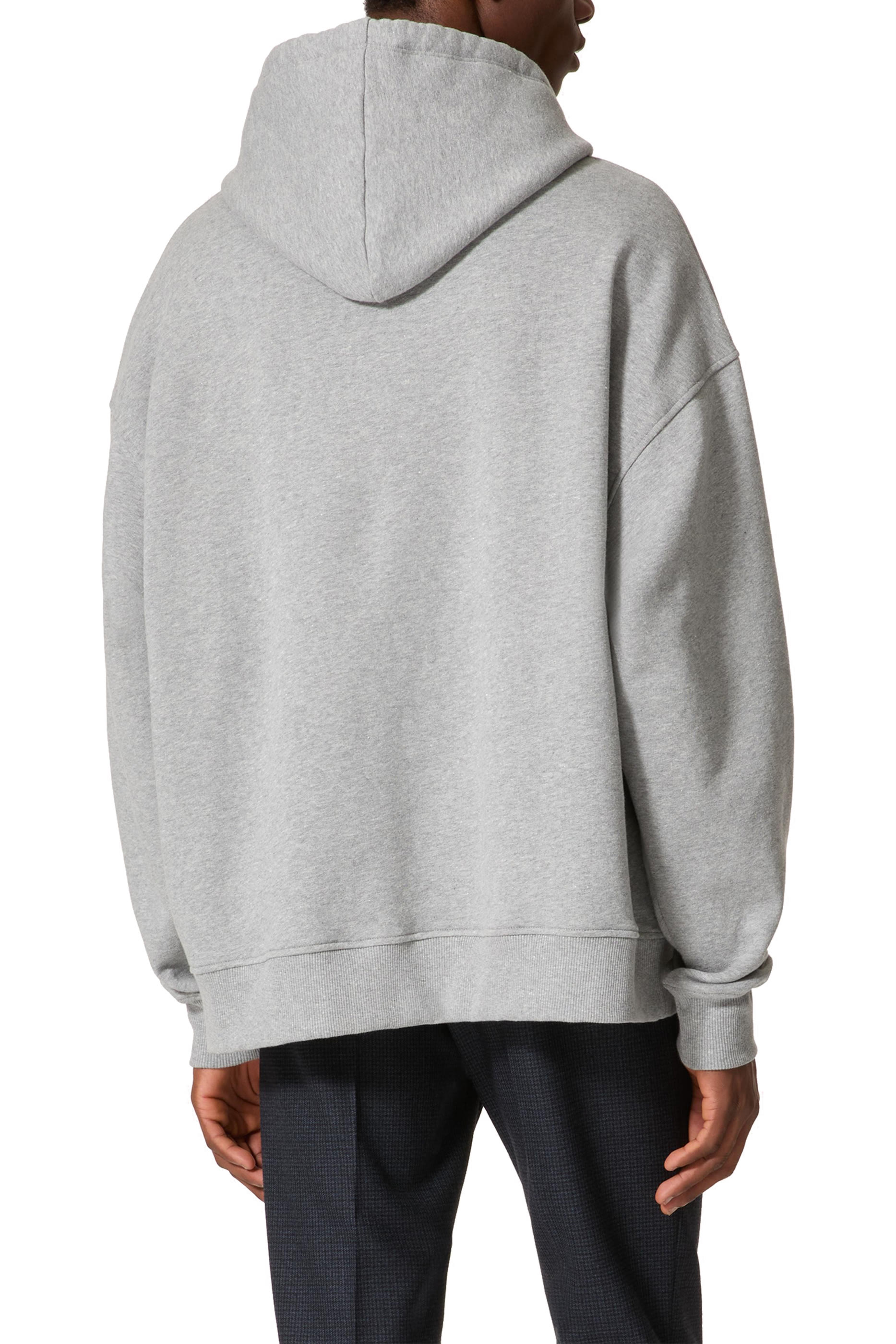 هودي بتفاصيل حرف V