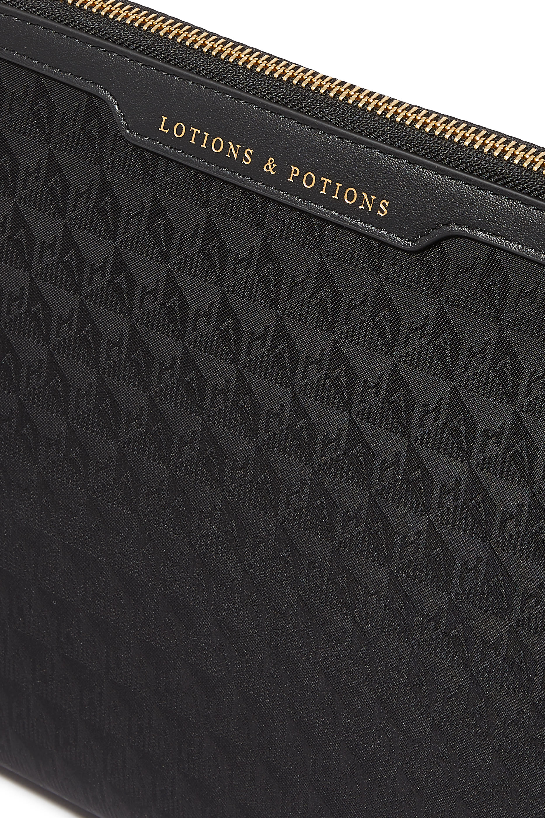 حقيبة لوشنز اند بوشنز صغيرة بشعار الماركة