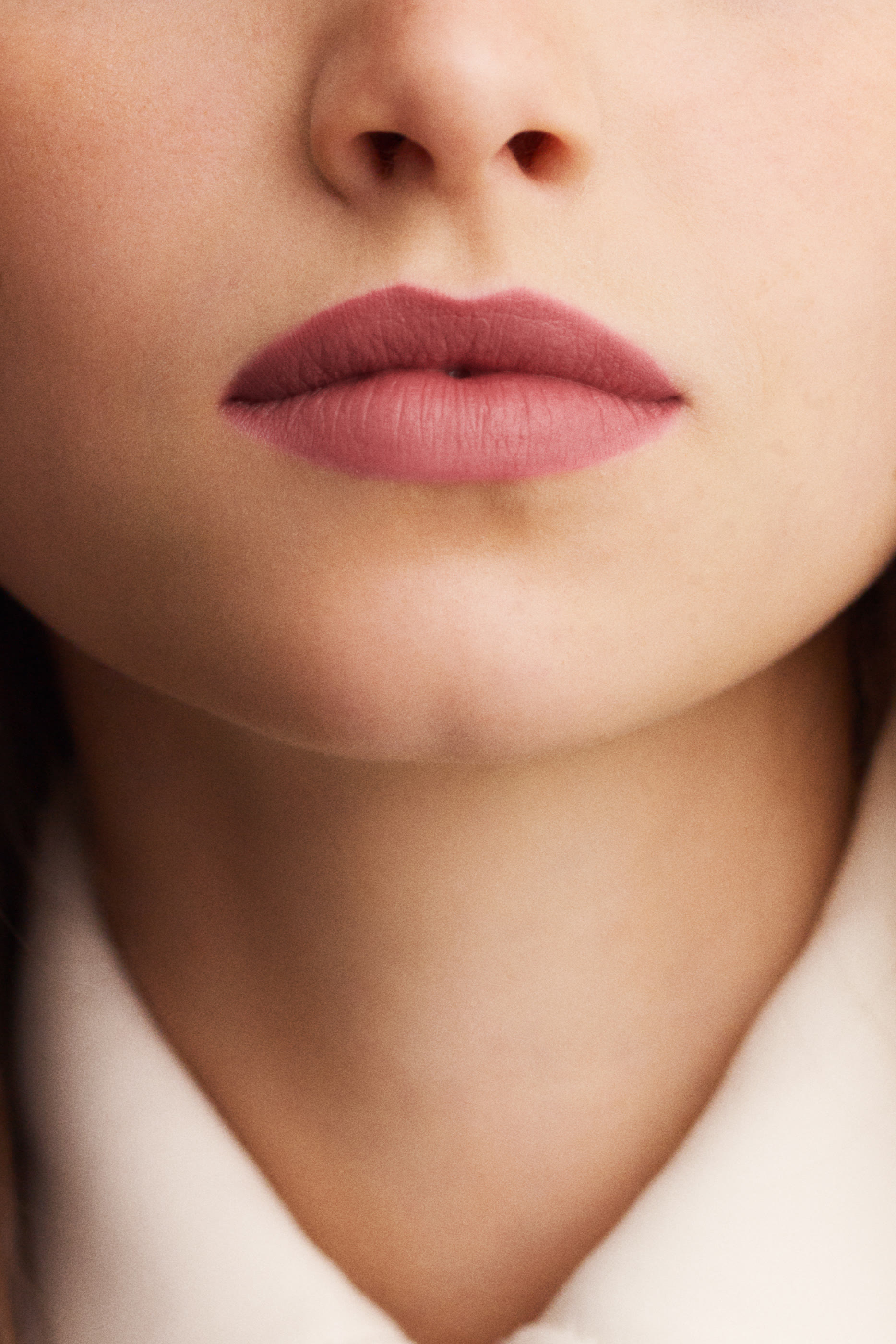 أحمر شفاه روج غير لامع درجة روز نوي