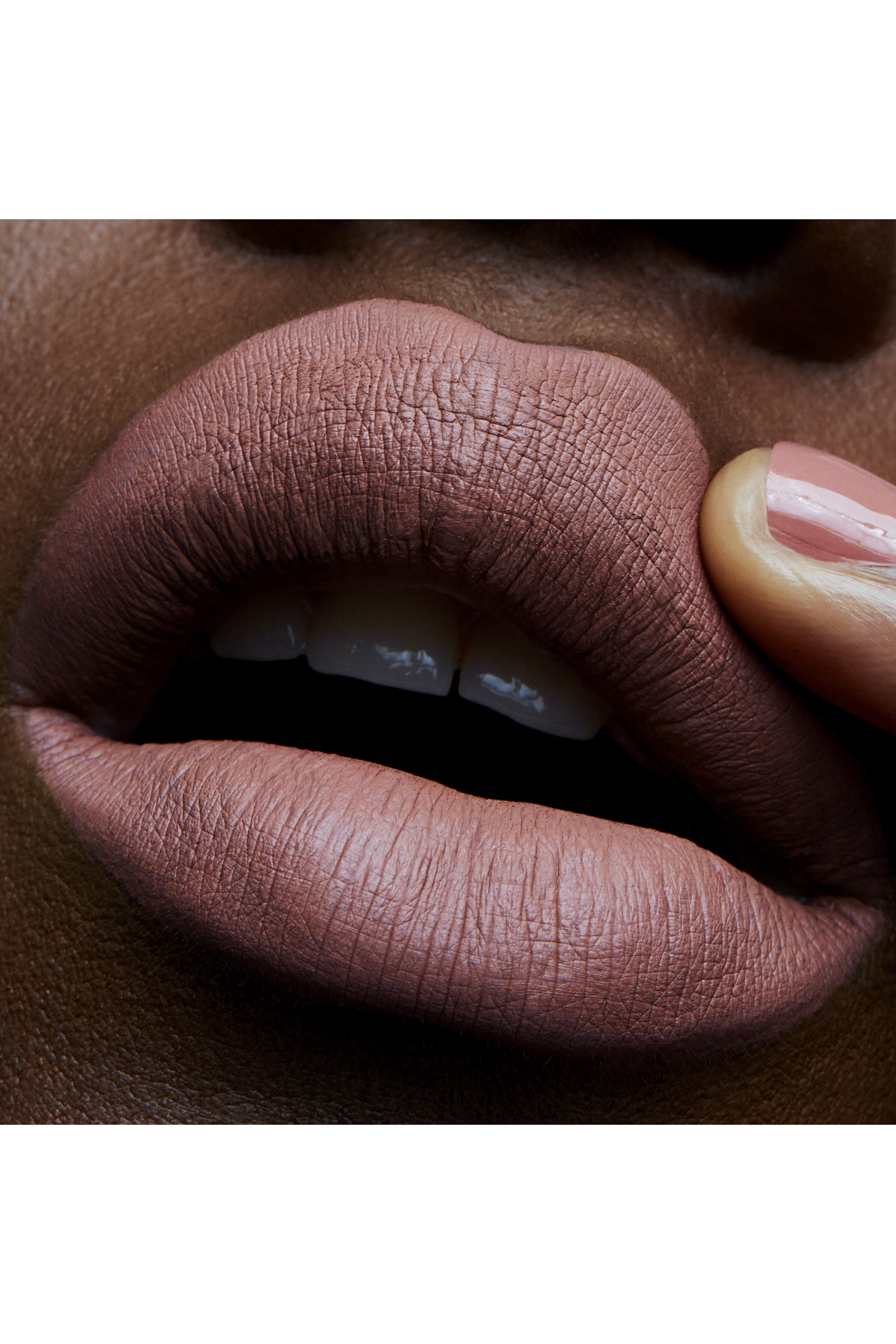 أحمر شفاه ريترو سائل غير لامع