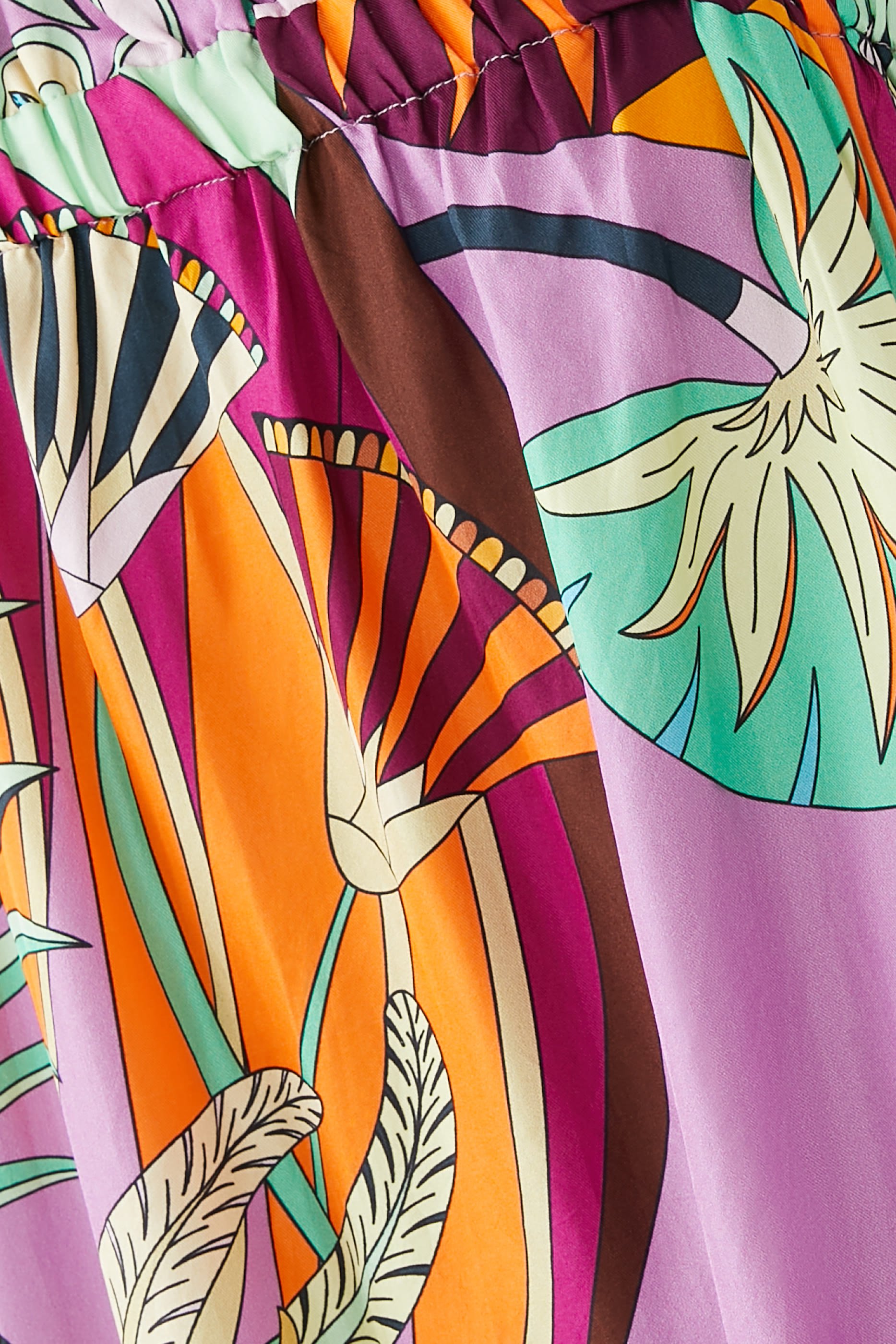 فستان صيفي بحمالات عريضة