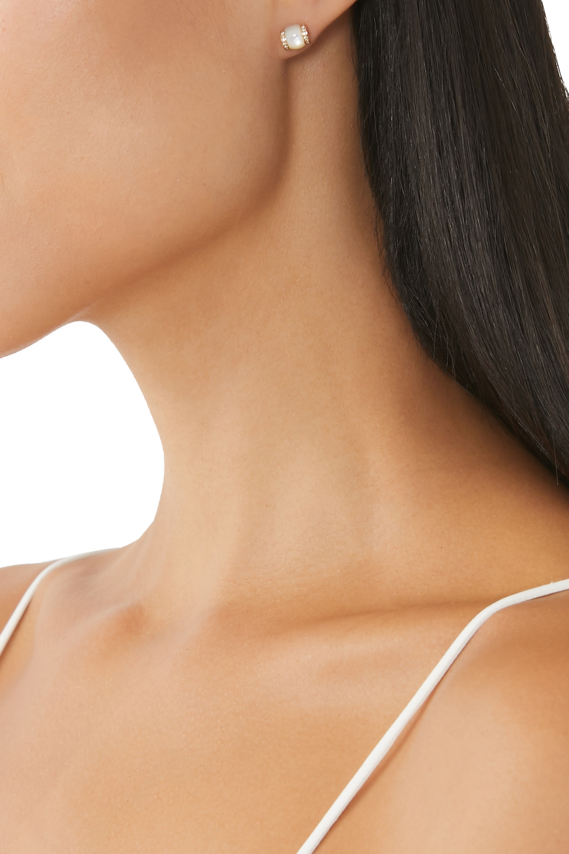 أقراط كيريت مرصعة بأحجار بيضاء