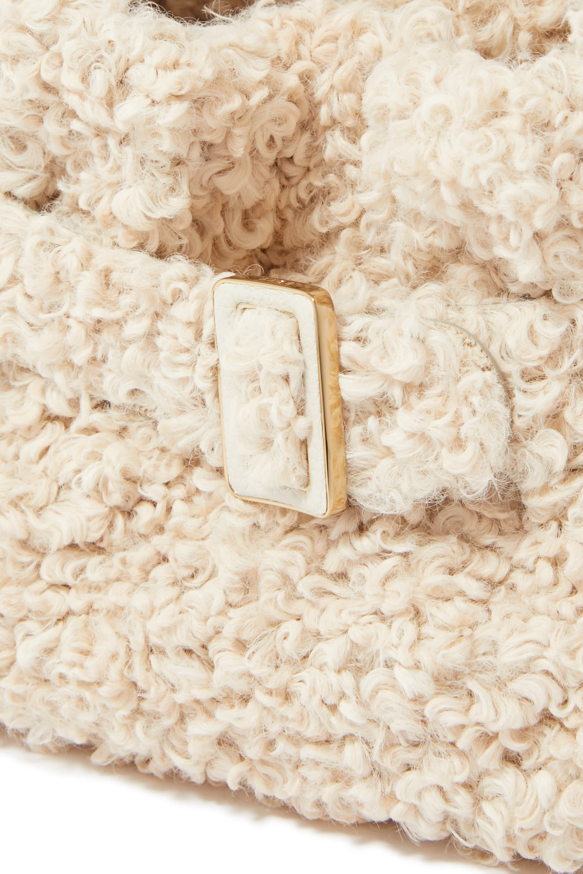 حقيبة صغيرة سكرانشي بيد علوية وتصميم مربع