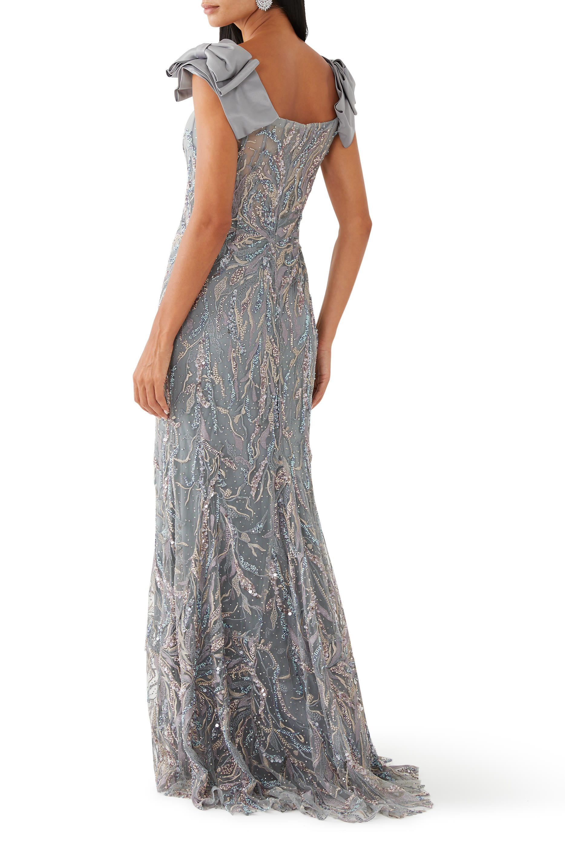 فستان سهرة بربطات فيونكة  مزين بخرز