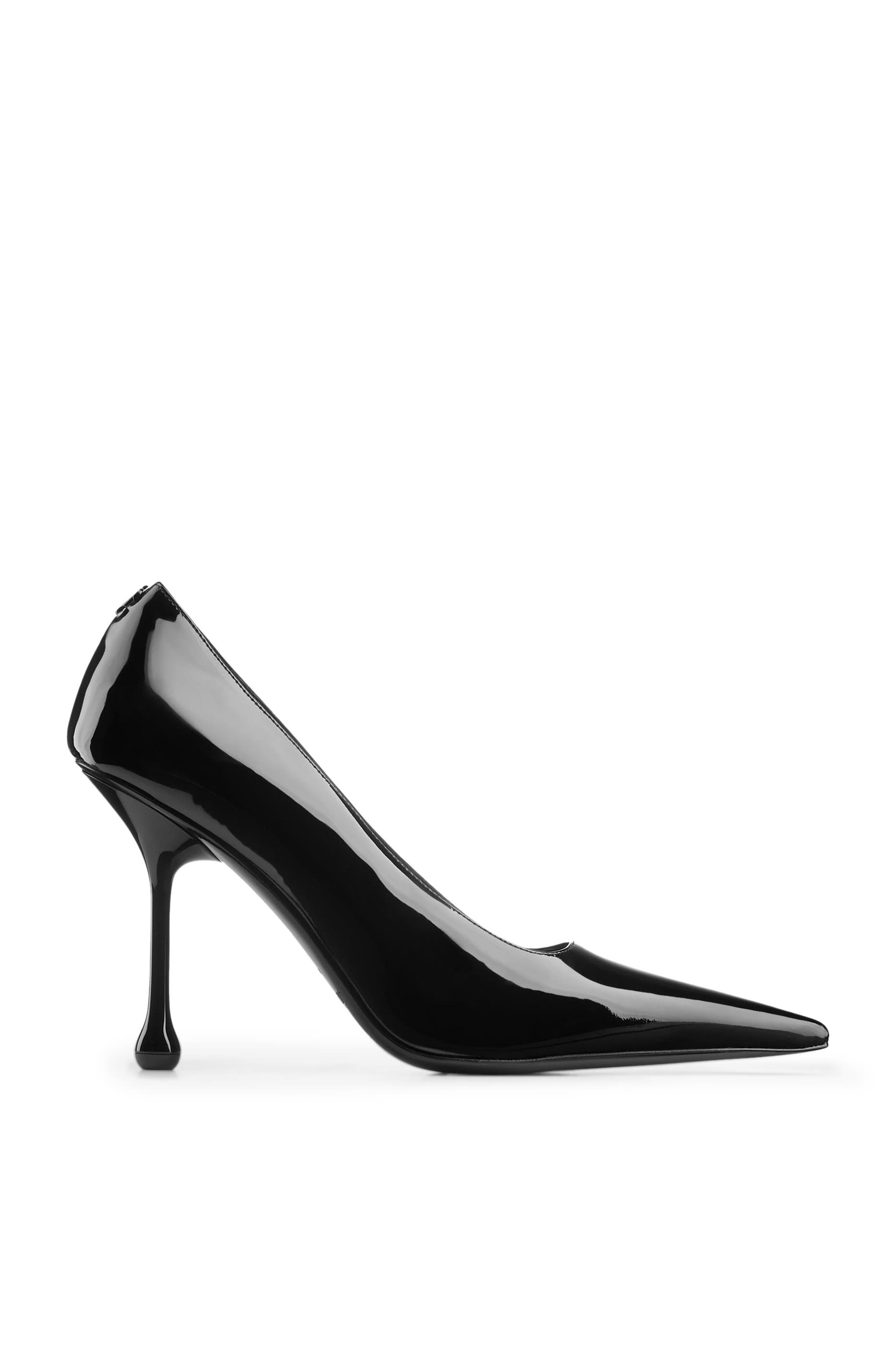 حذاء كلاسيك اكسيا 95