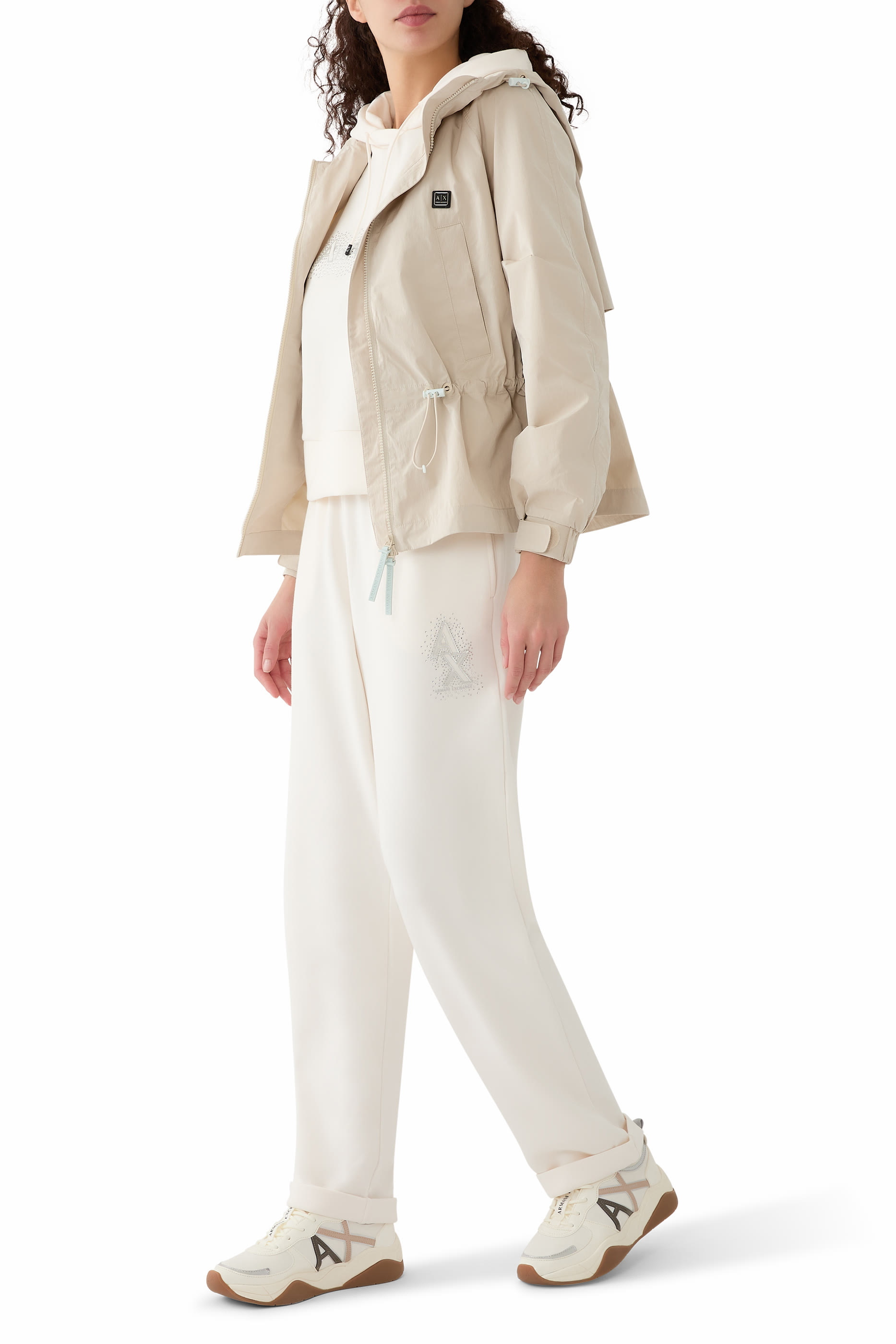 جاكيت بشعار الماركة