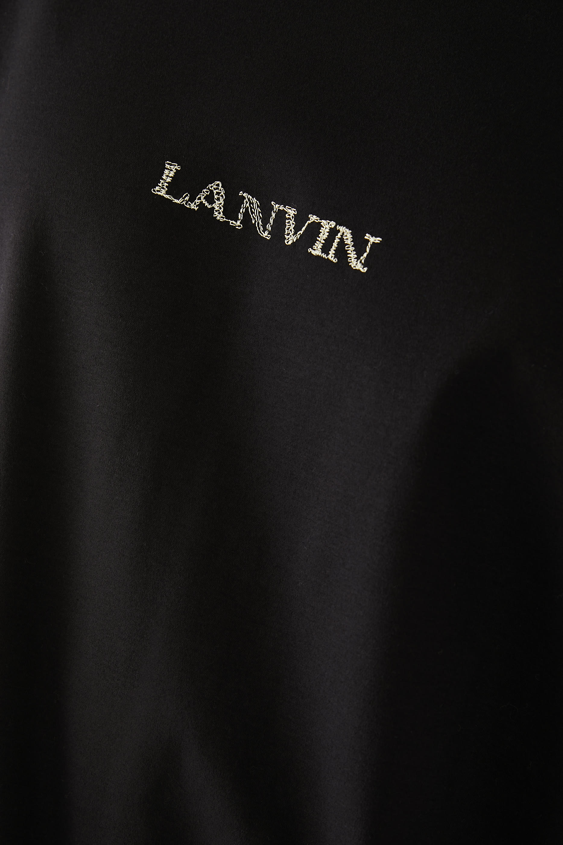 تيشيرت مطرز بشعار الماركة