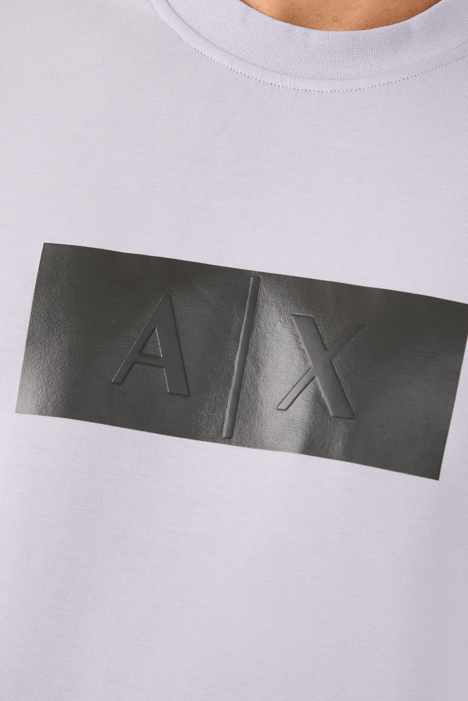 سويت شيرت بياقة ضيقة وشعار الماركة فينيل