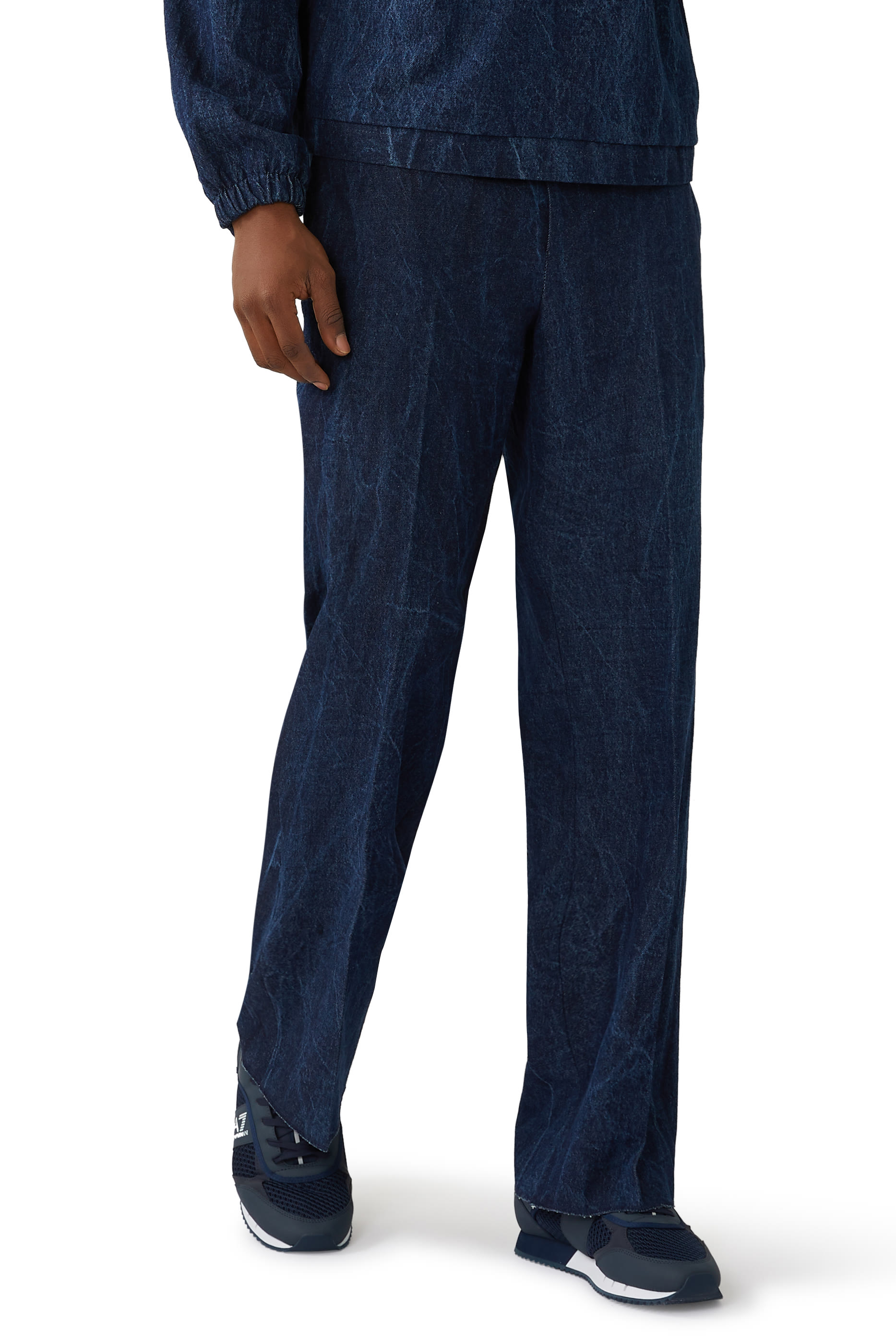 سنيكرز بتصميم بكاحل منخفض بنقشة شعار الماركة