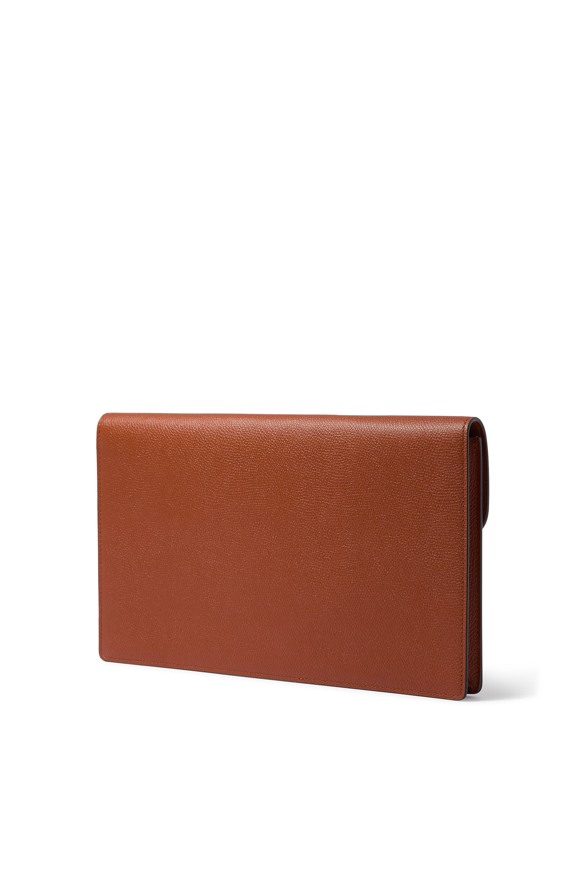 حقيبة صغيرة بشعار الماركة