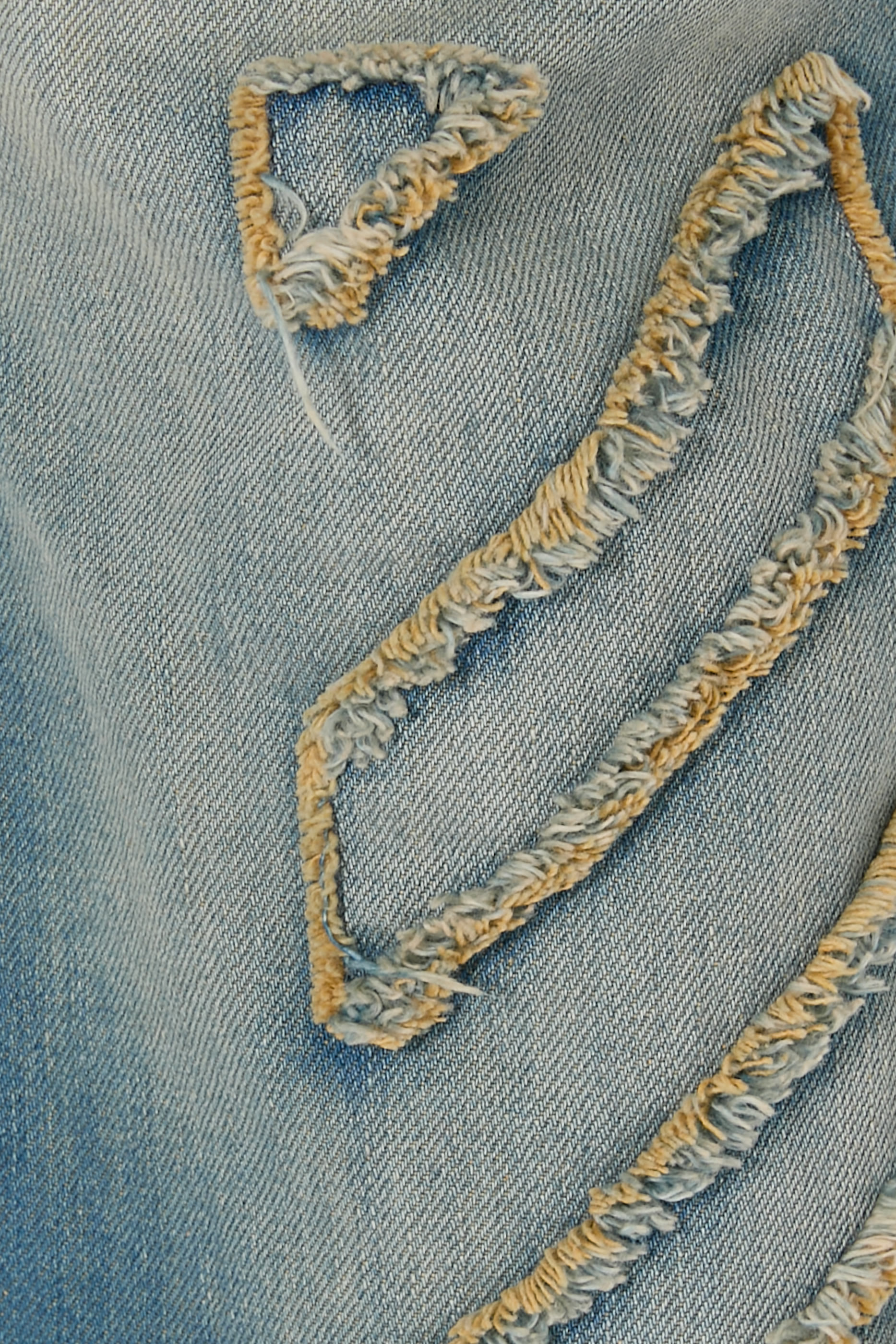 بنطال جينز سكيت بتصميم مستوحى من التسعينات مزين برقع مائلة