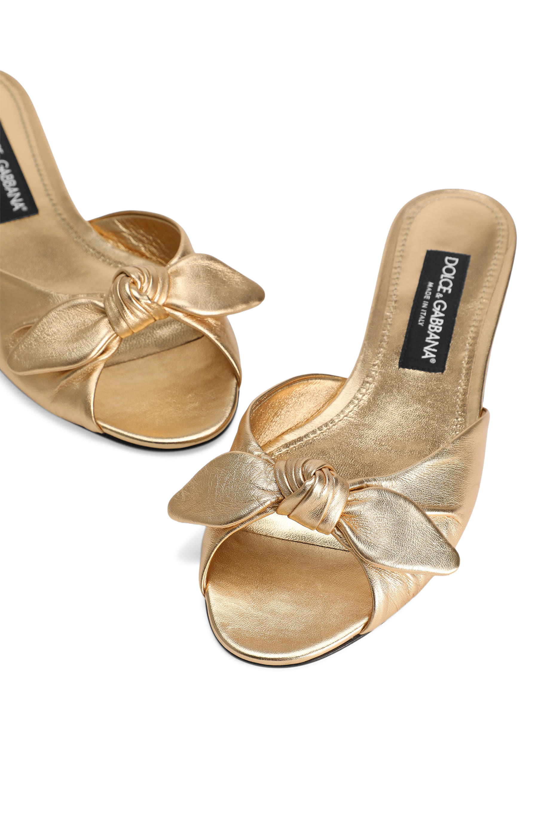 صندل بتفاصيل فيونكة جلد