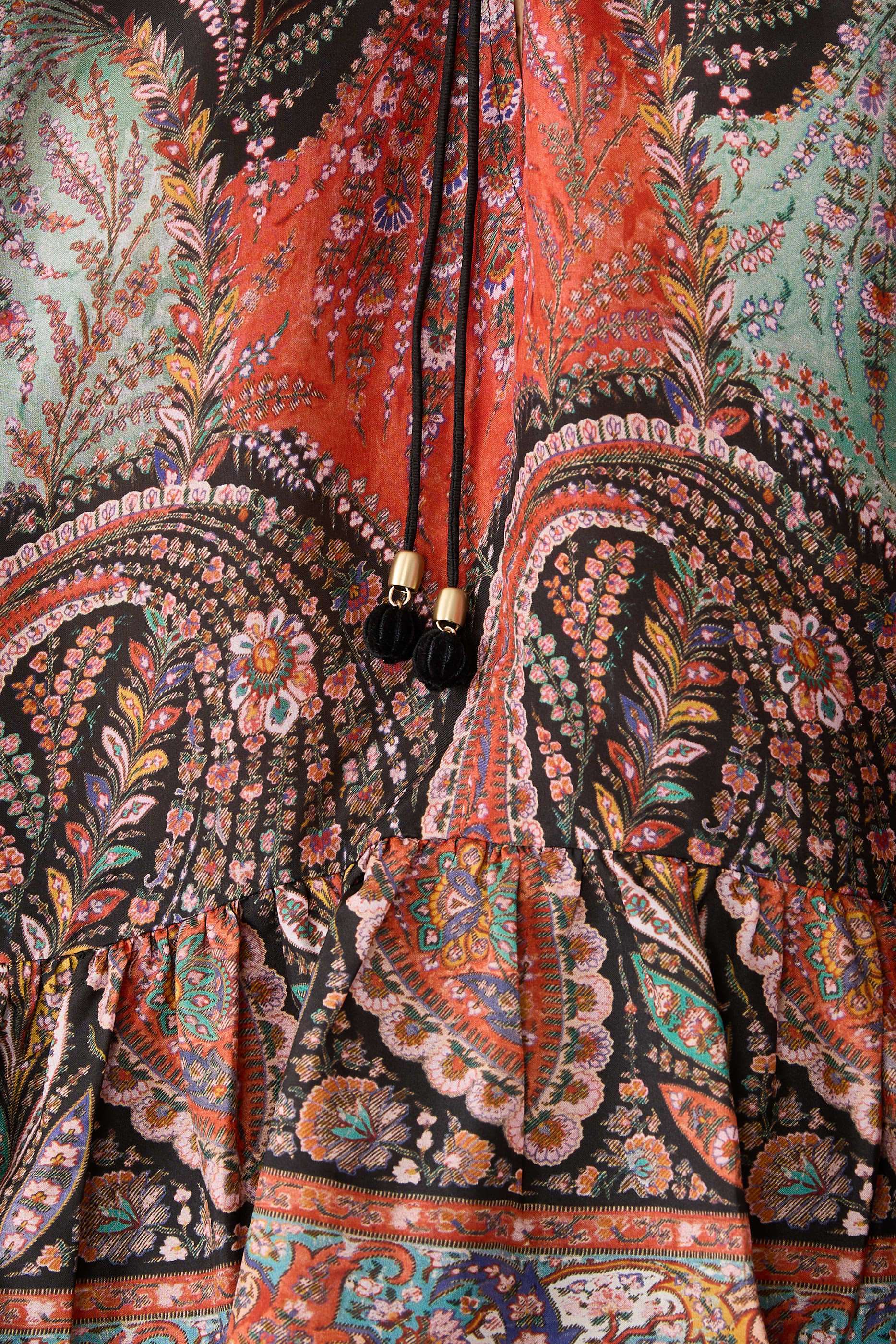 بلوزة ريانون منفوخة بكشكش