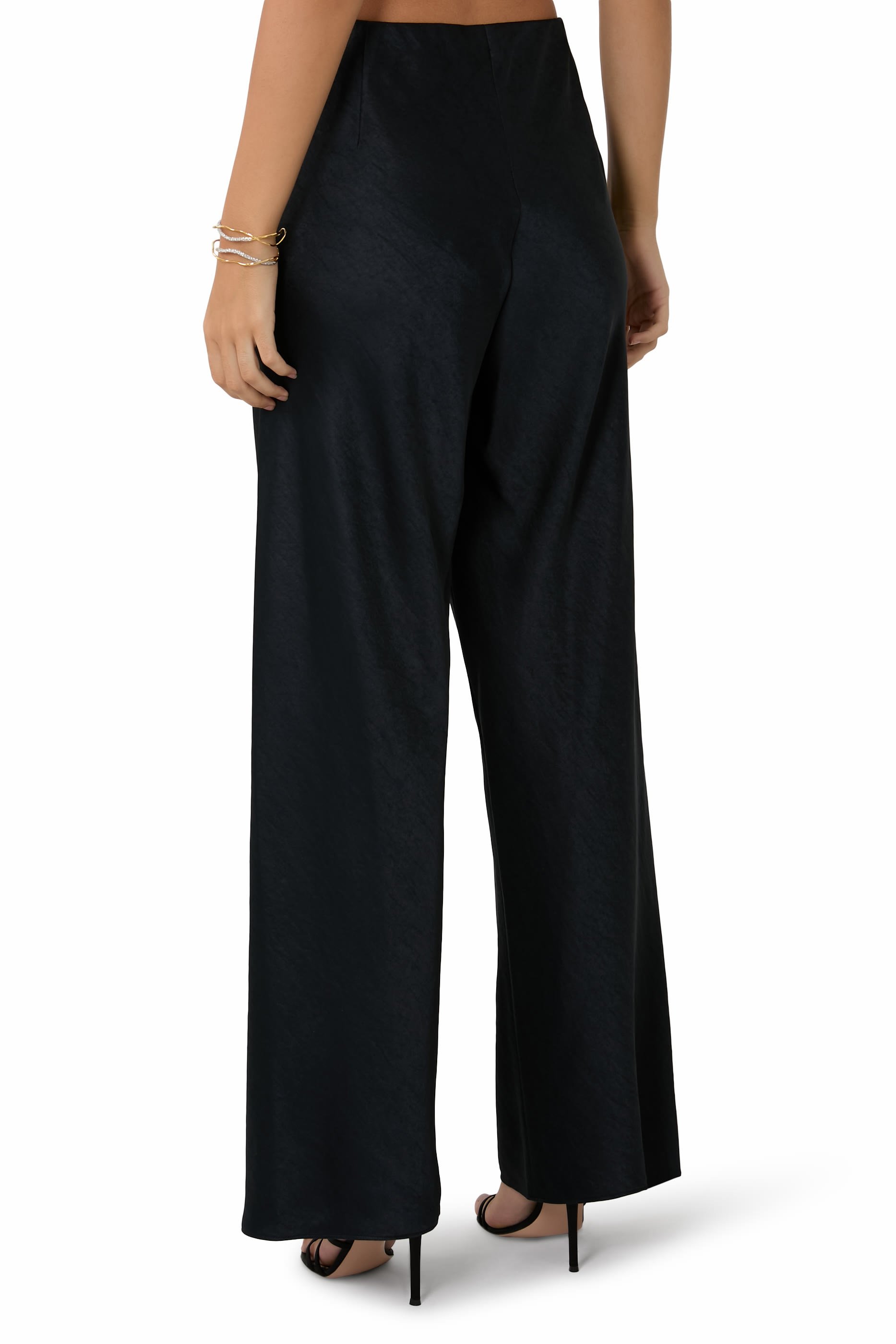 بنطال انسيابي بقصة مائلة