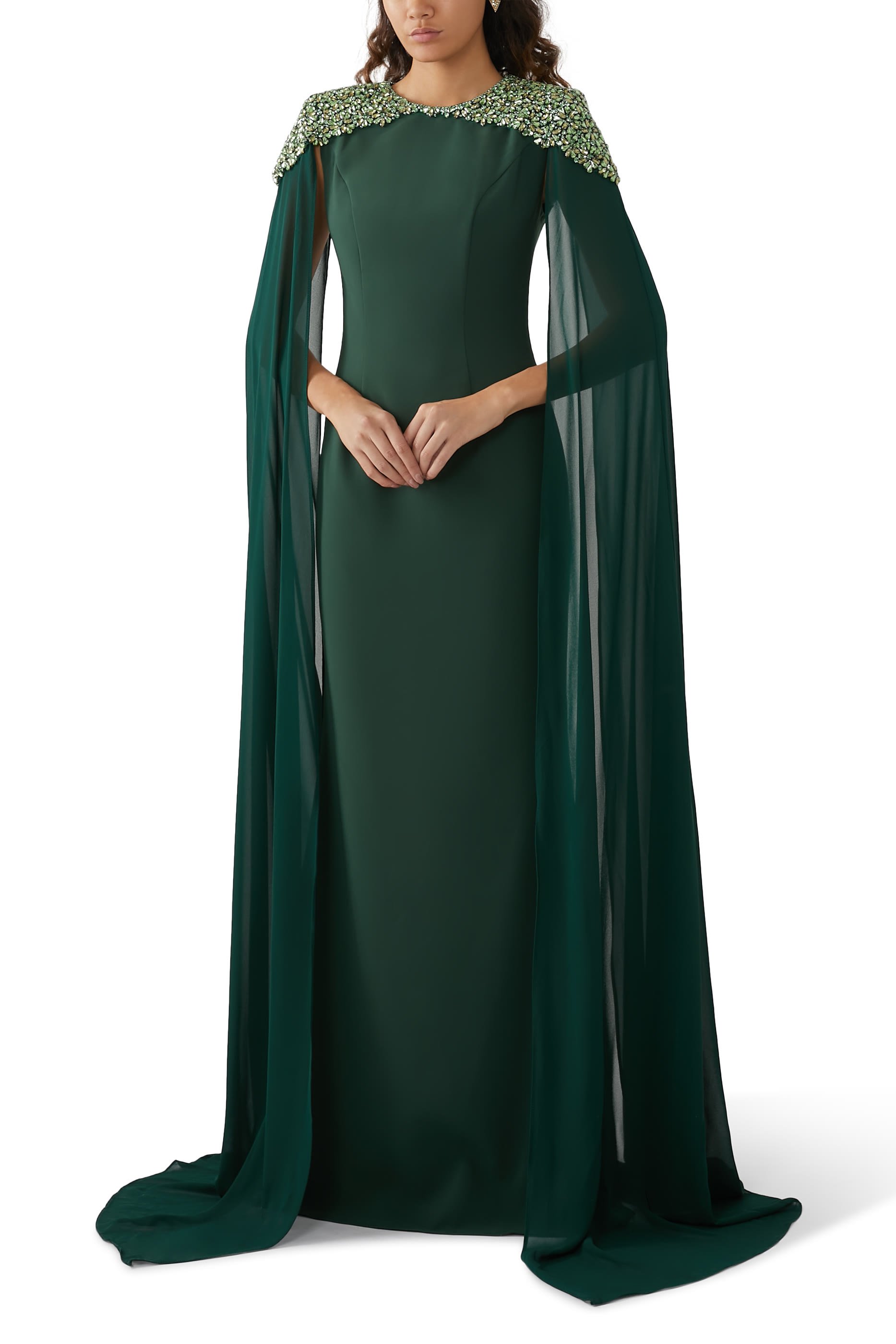 فستان سهرة بكتفين مطرز