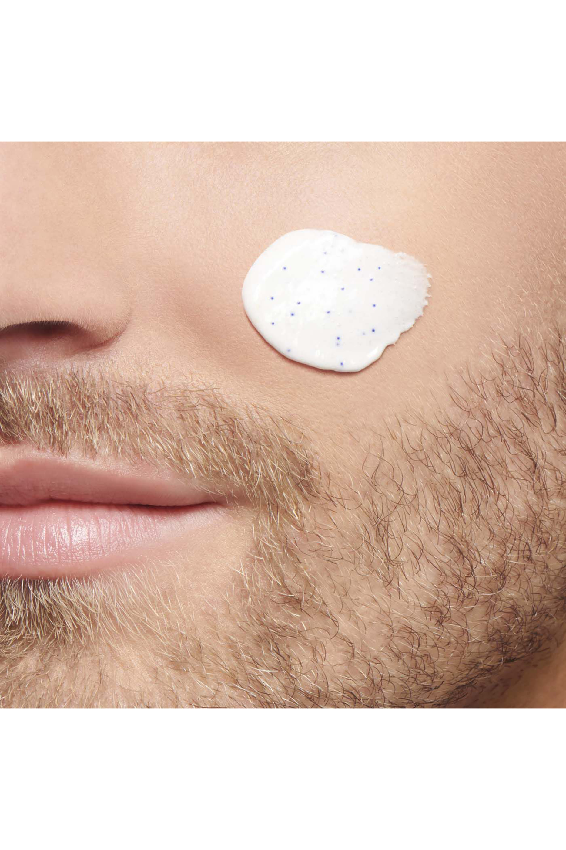 غسول مقشر للرجال