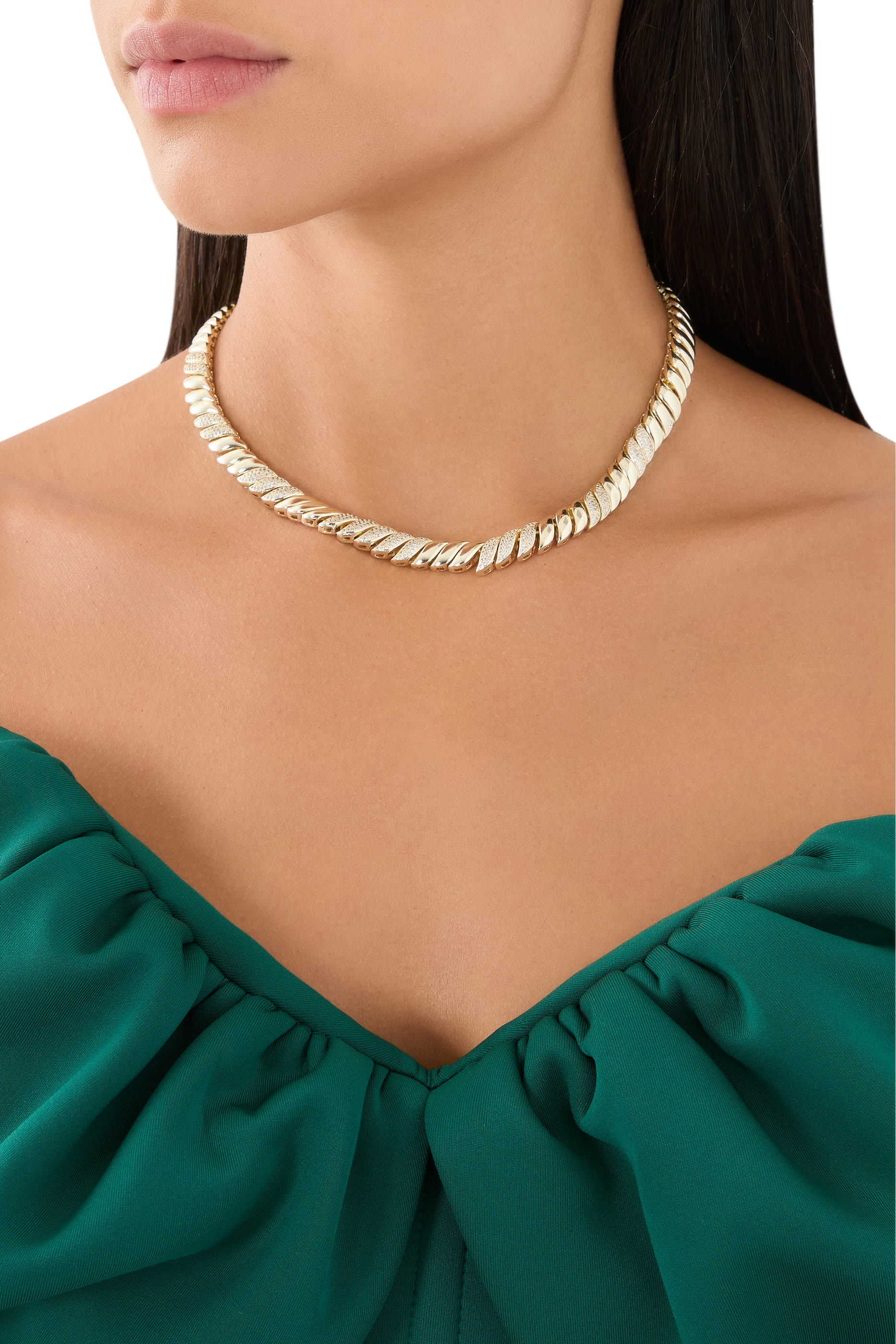 قلادة بتصميم كلاسيكي بحلقات متصلة مرصعة بأحجار زركونيا مكعبة