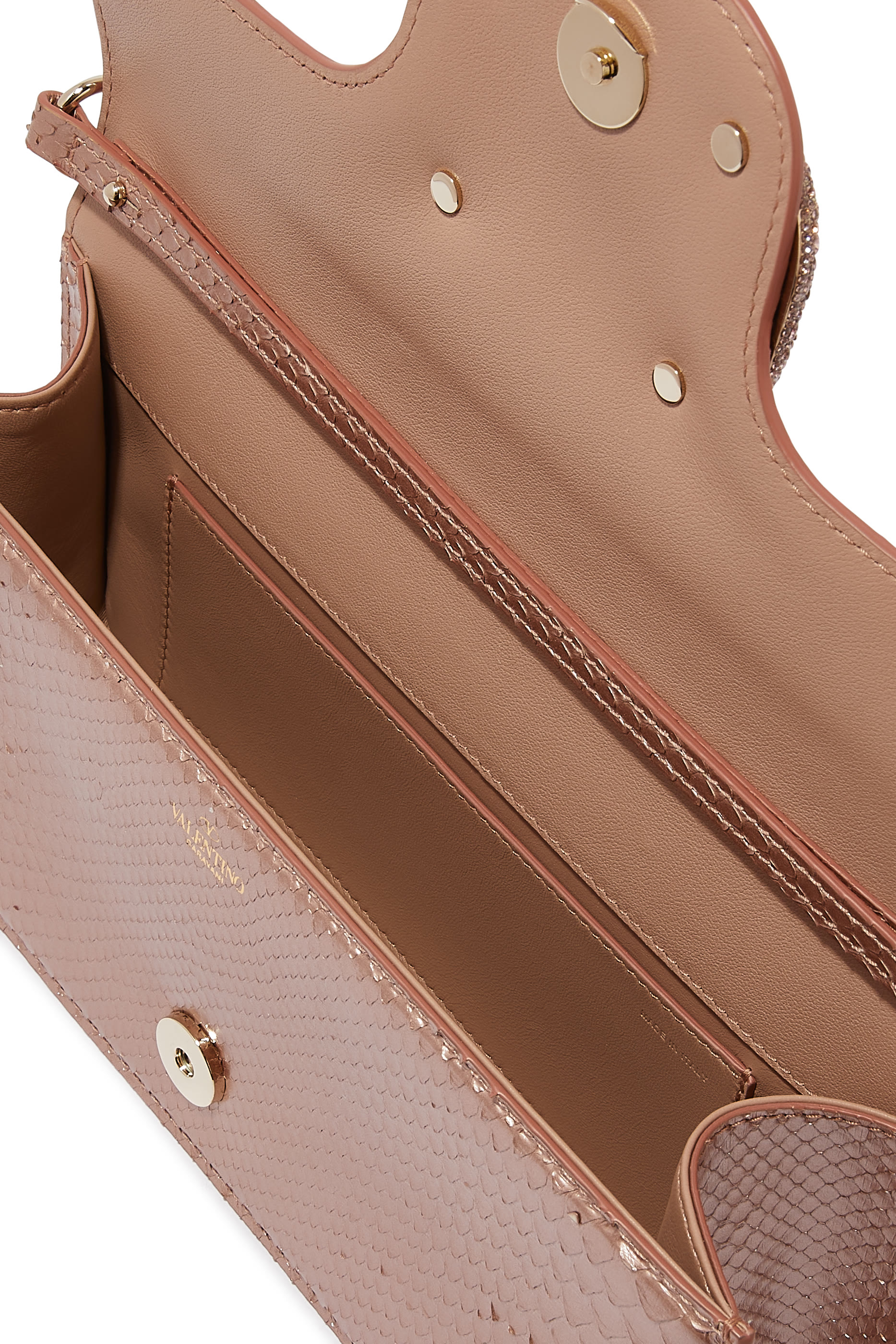 كلاتش فالنتينو غارافاني بشعار الماركة وسلسلة بتصميم حصري  للشرق الأوسط