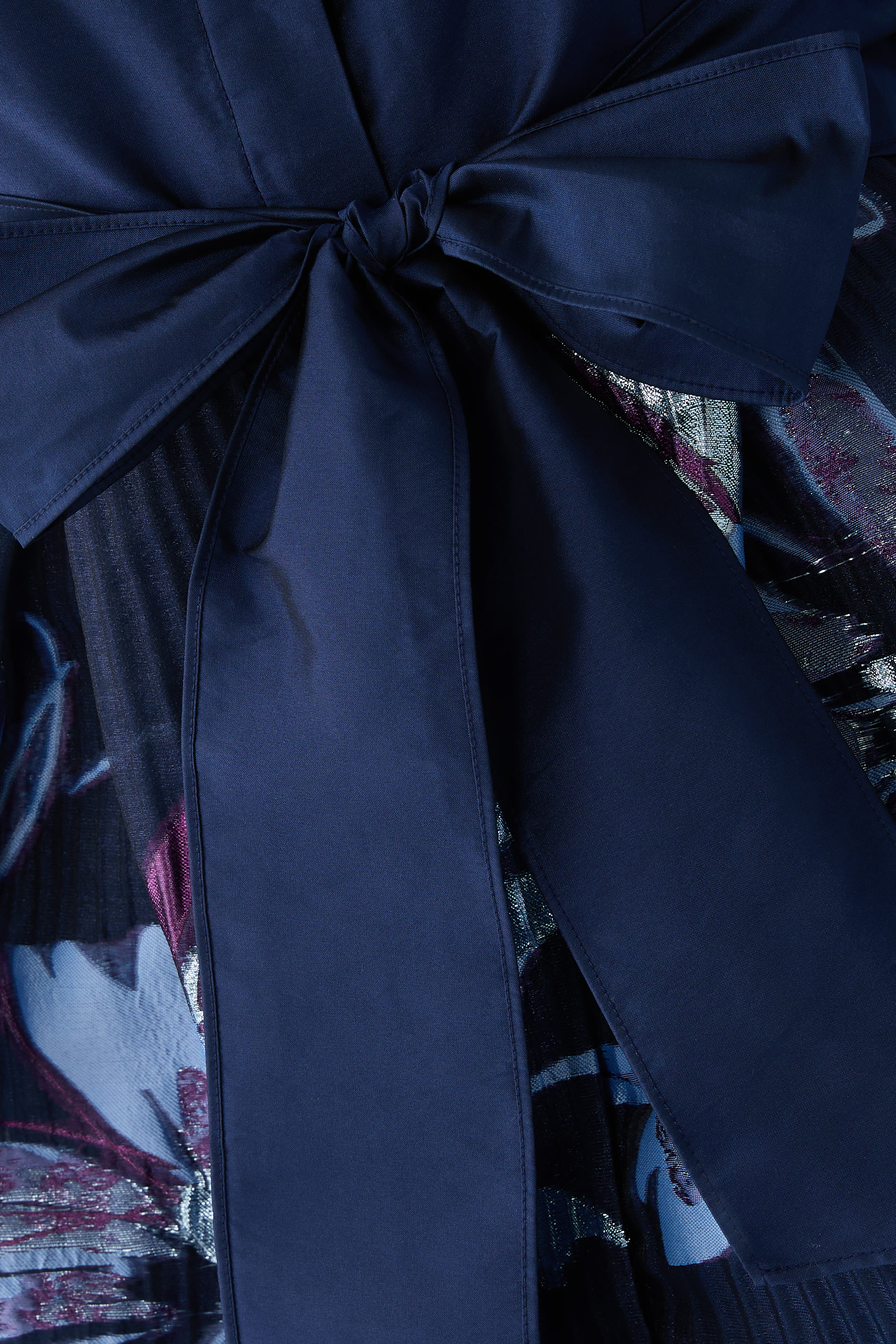 فستان سهرة مزخرف بزهور وأورجانزا ألتفتا بارز الملمس