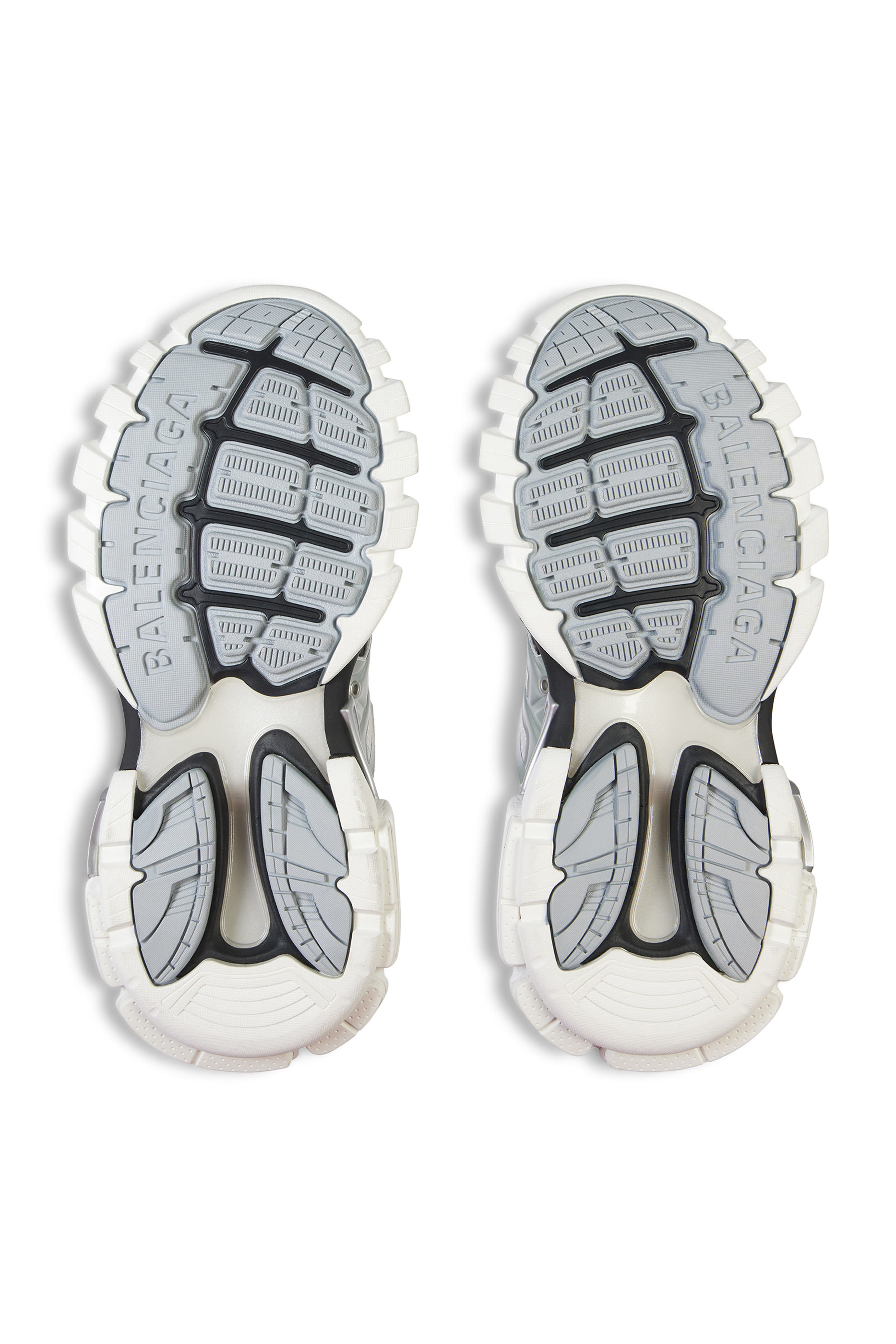 سنيكرز رياضي بشعار الماركة