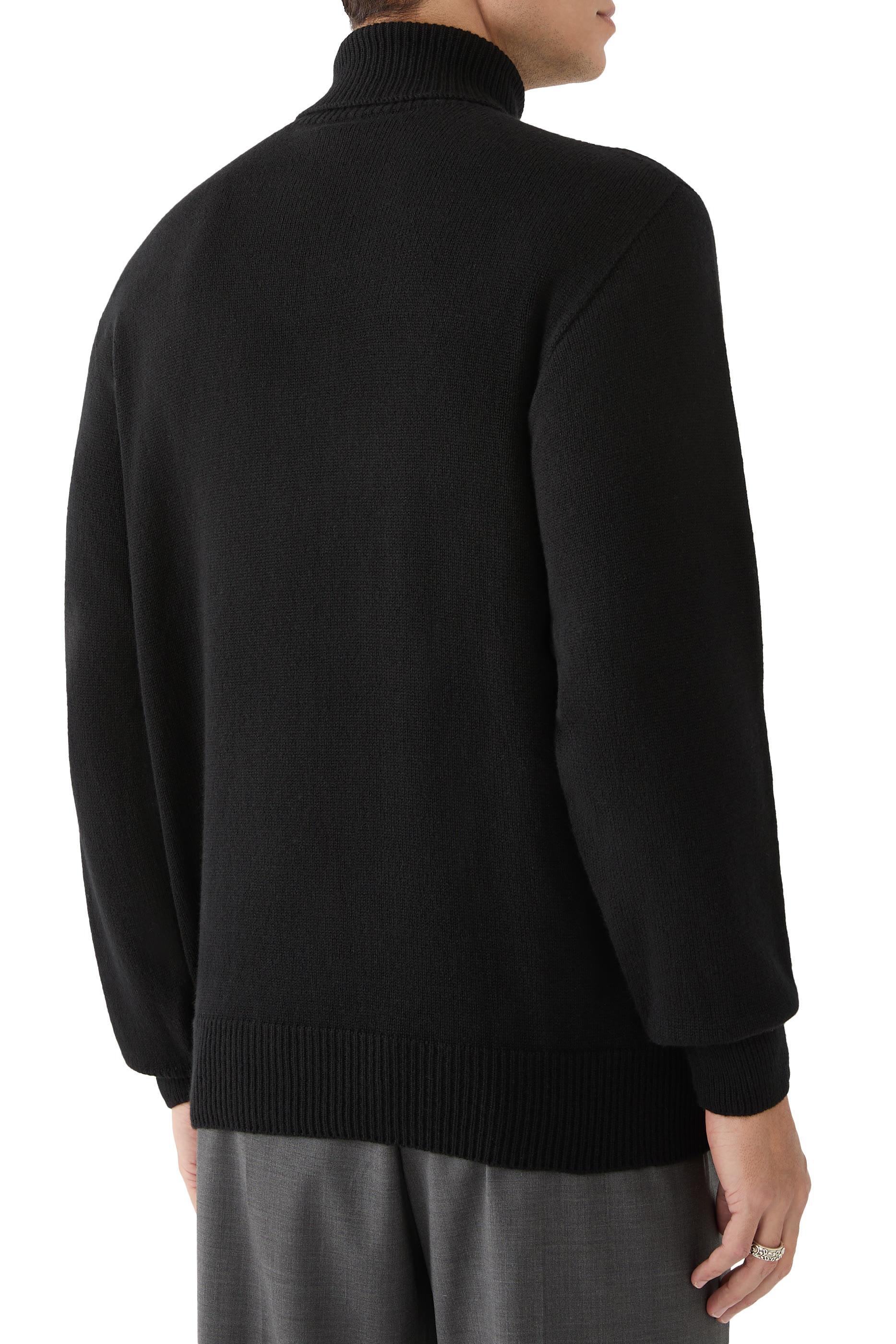 كنزة بياقة عالية