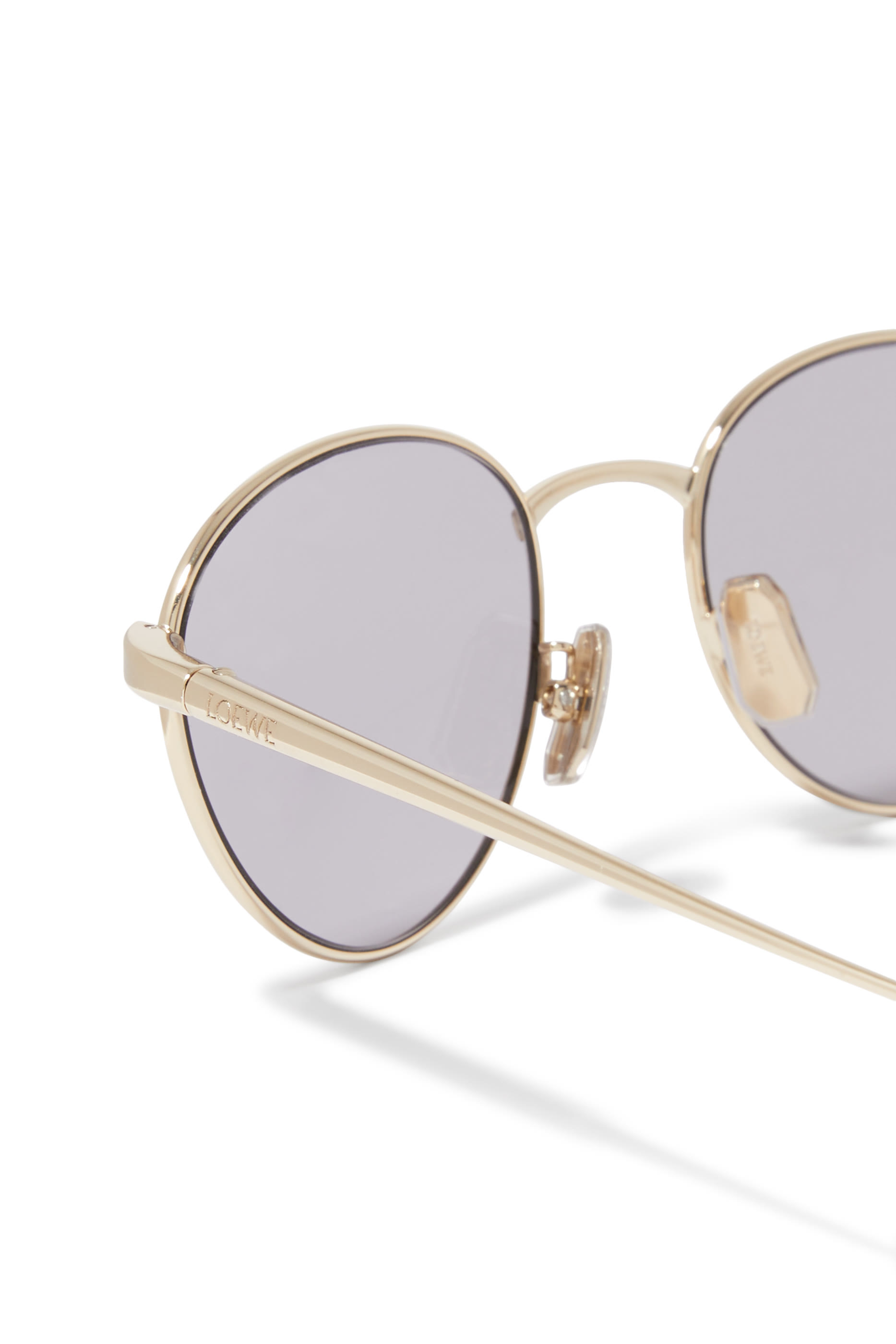 نظارة شمسية بإطار بيضوي