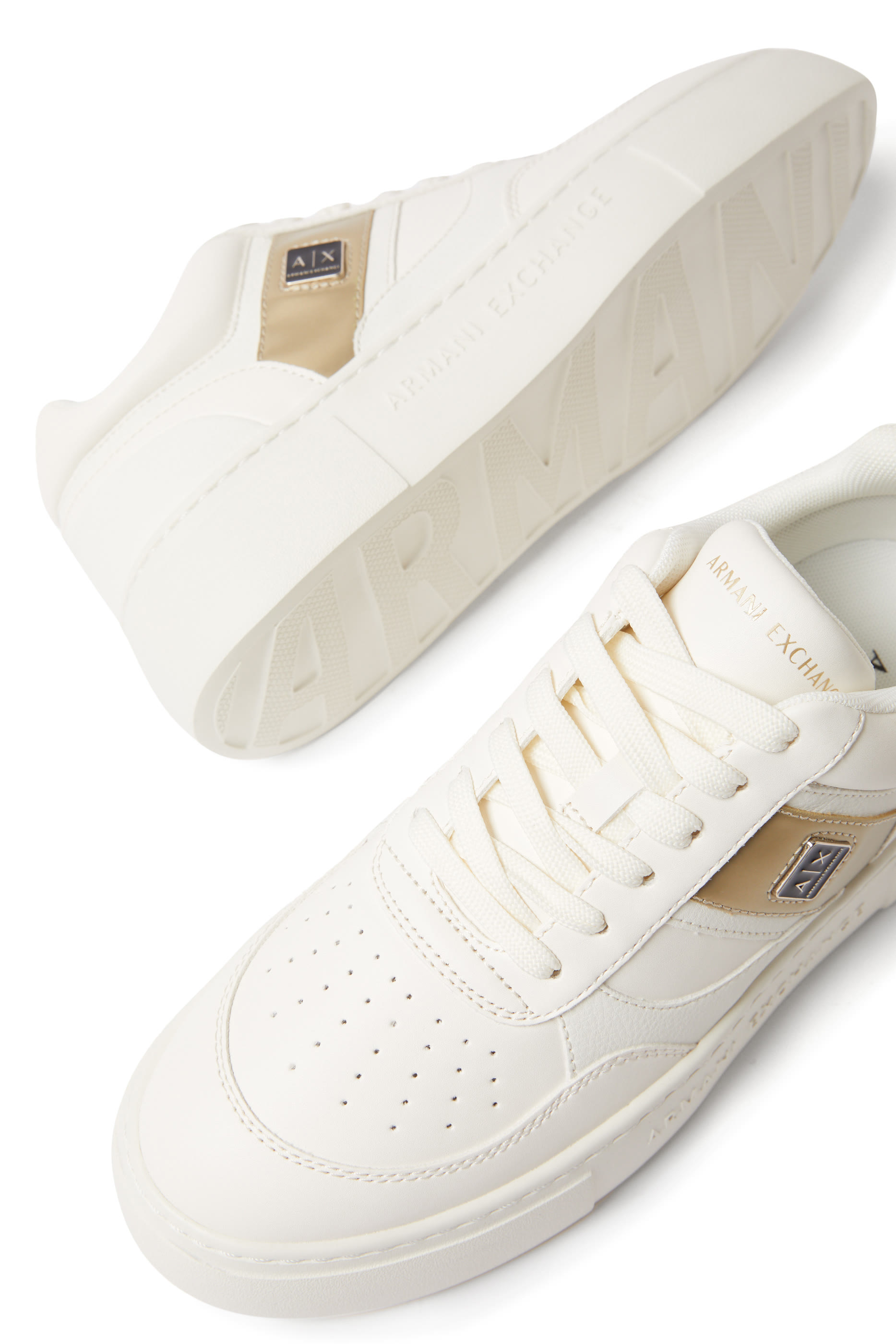 سنيكرز كيرت بشعار حرفي الماركة جلد صناعي