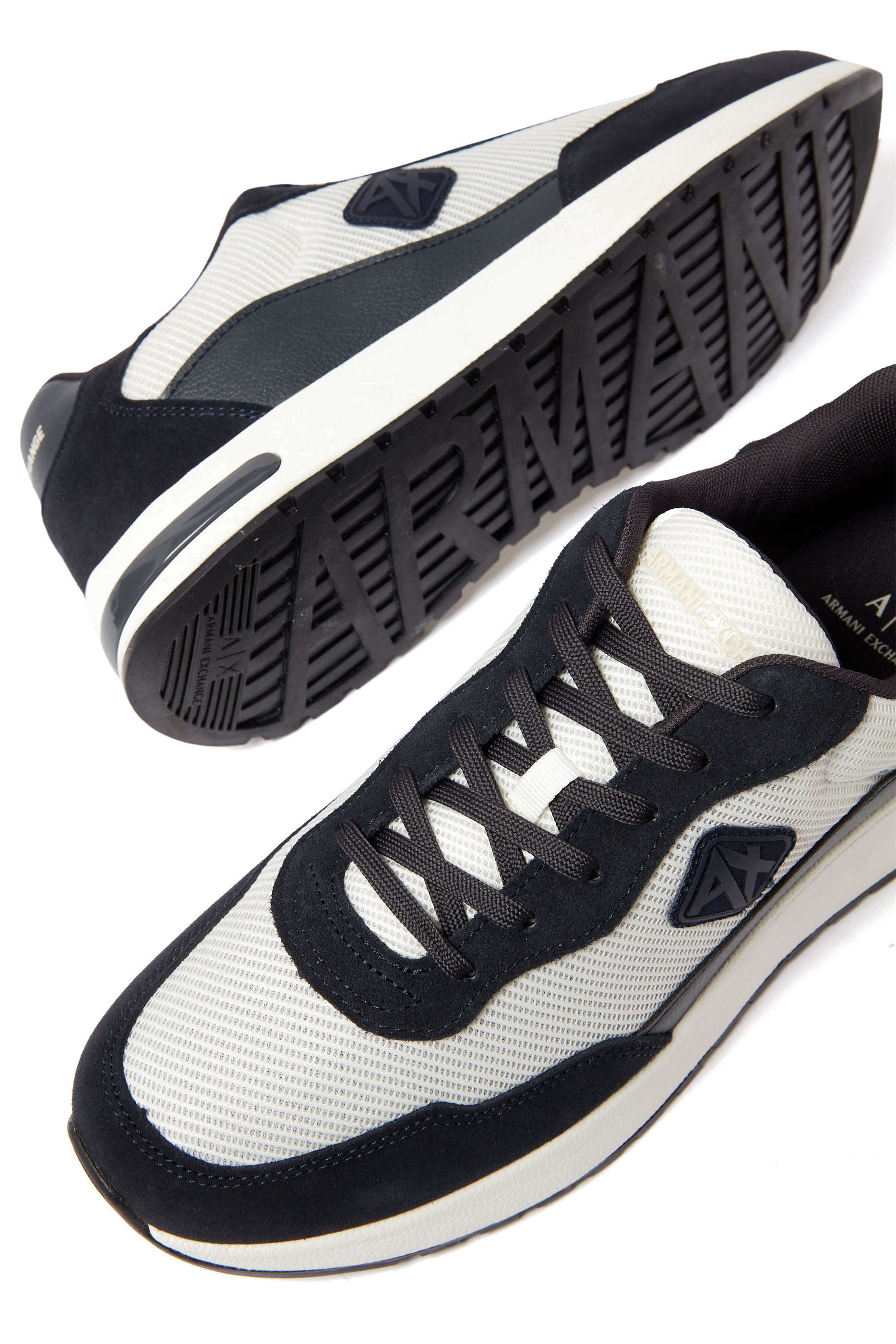 سنيكرز قماش شبكي بشعار الماركة مطاط