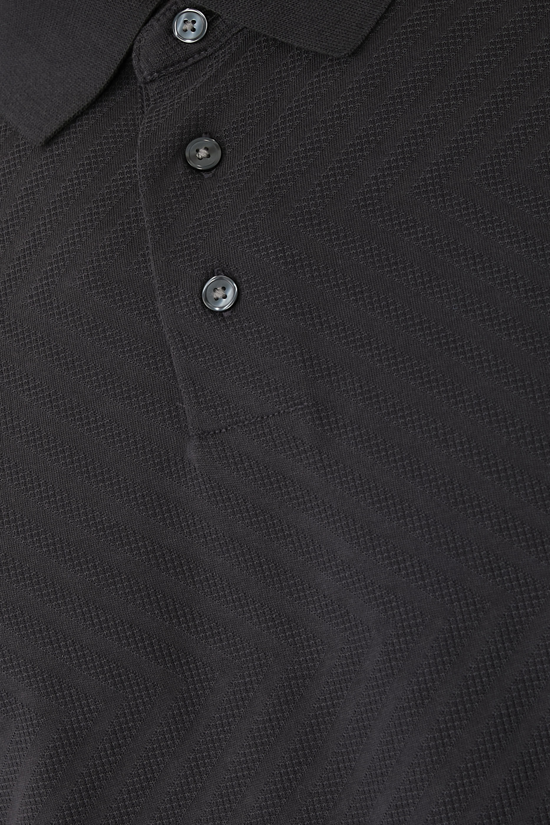 قميص بولو بخطوط أفقية