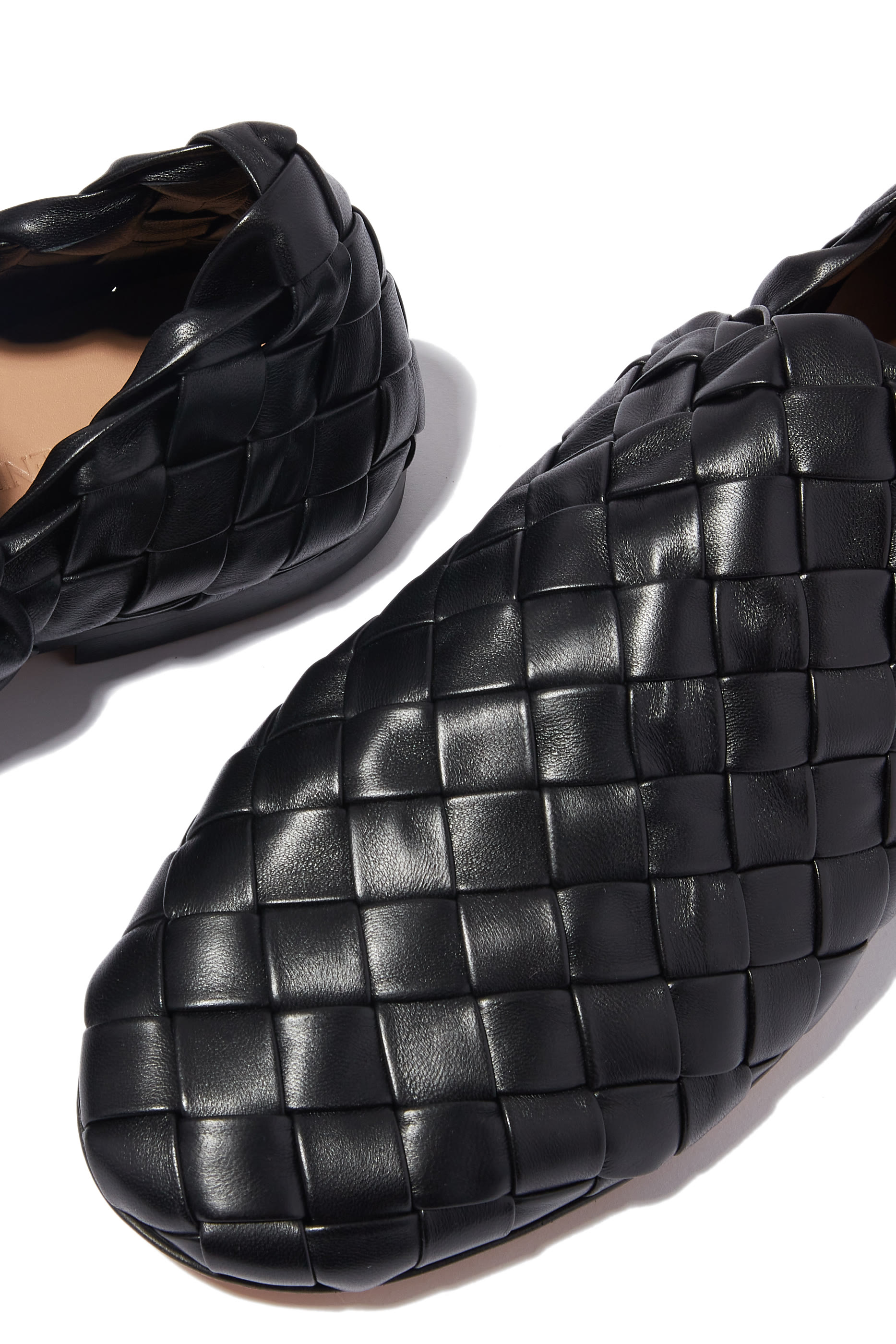 حذاء سهل الإرتداء جلد بتصميم مجدول