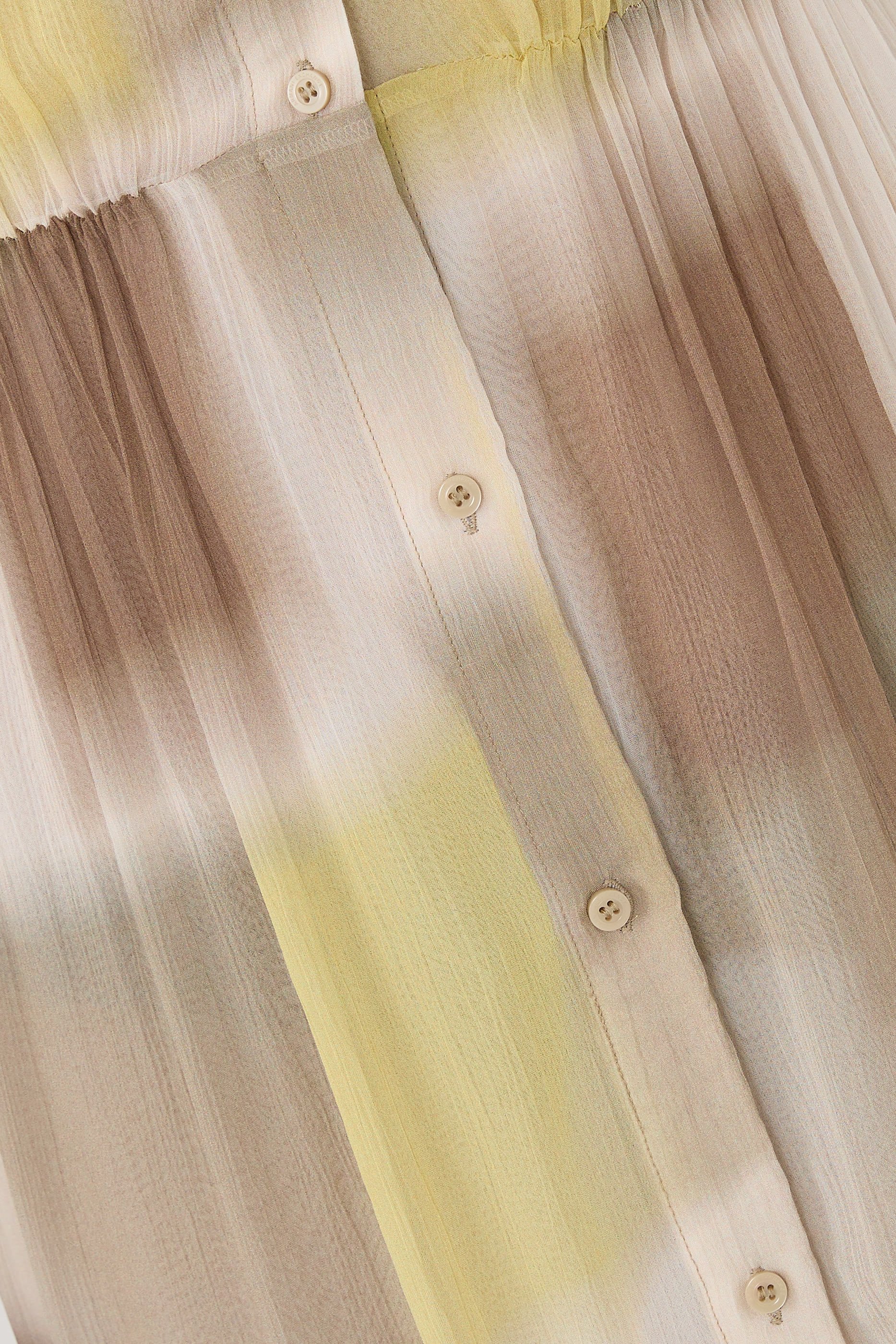 فستان بلا أكمام من تشكيلة الملابس شبه الرسمية