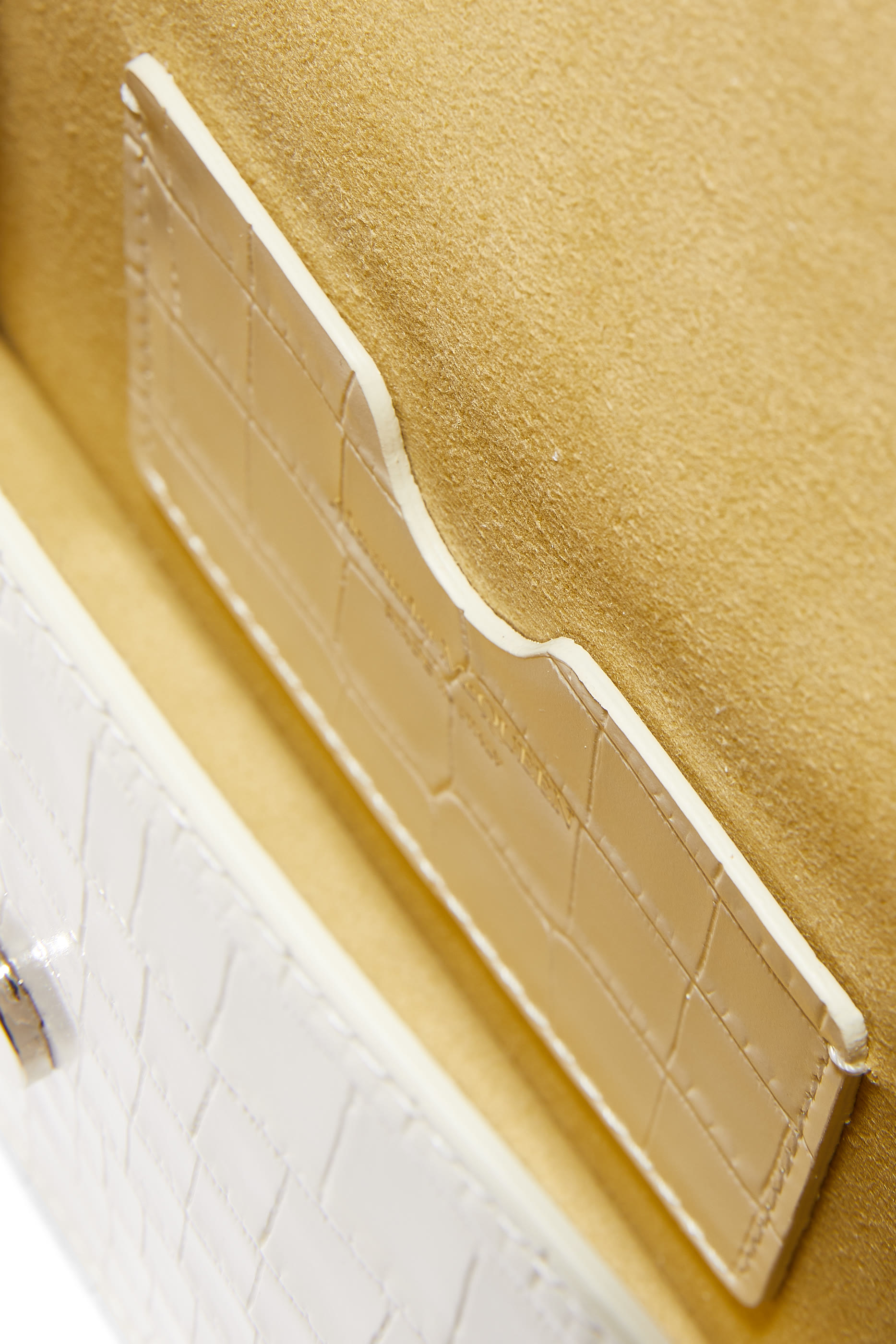  حقيبة صغيرة مزينة بجمجمة