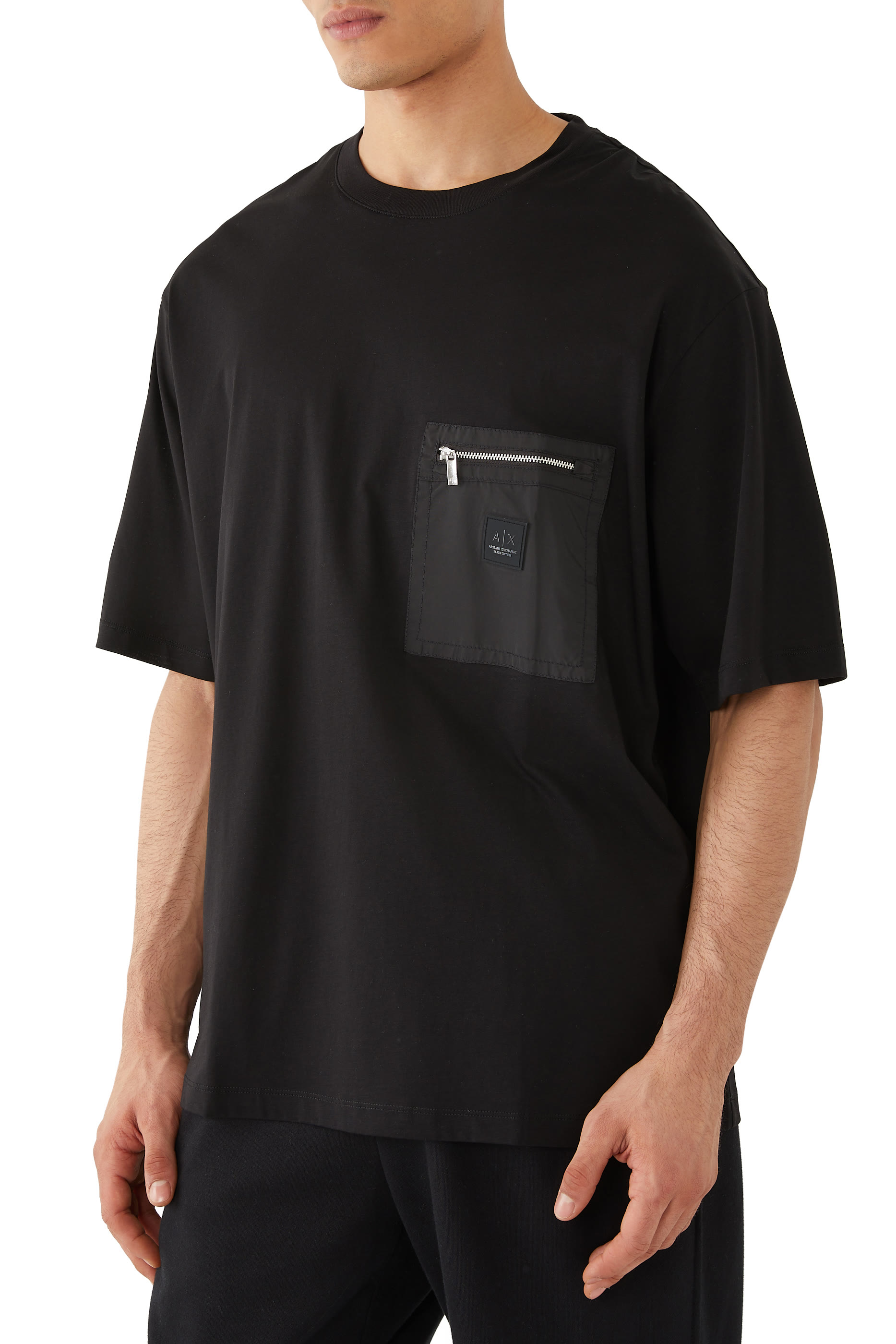 تيشيرت بياقة ضيقةبإصدار بلاك