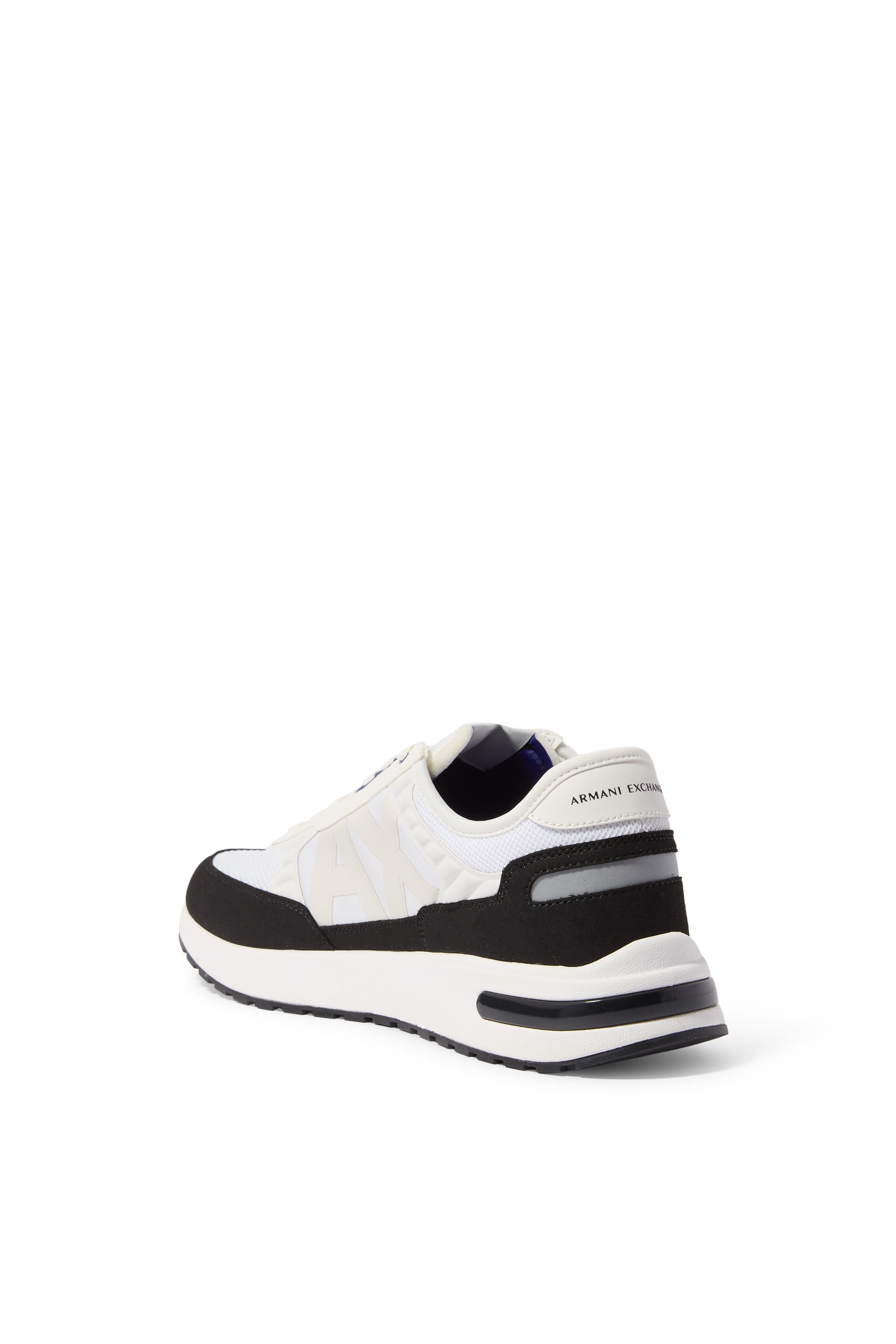 سنيكرز بأربطة وشعار الماركة بملمس بارز