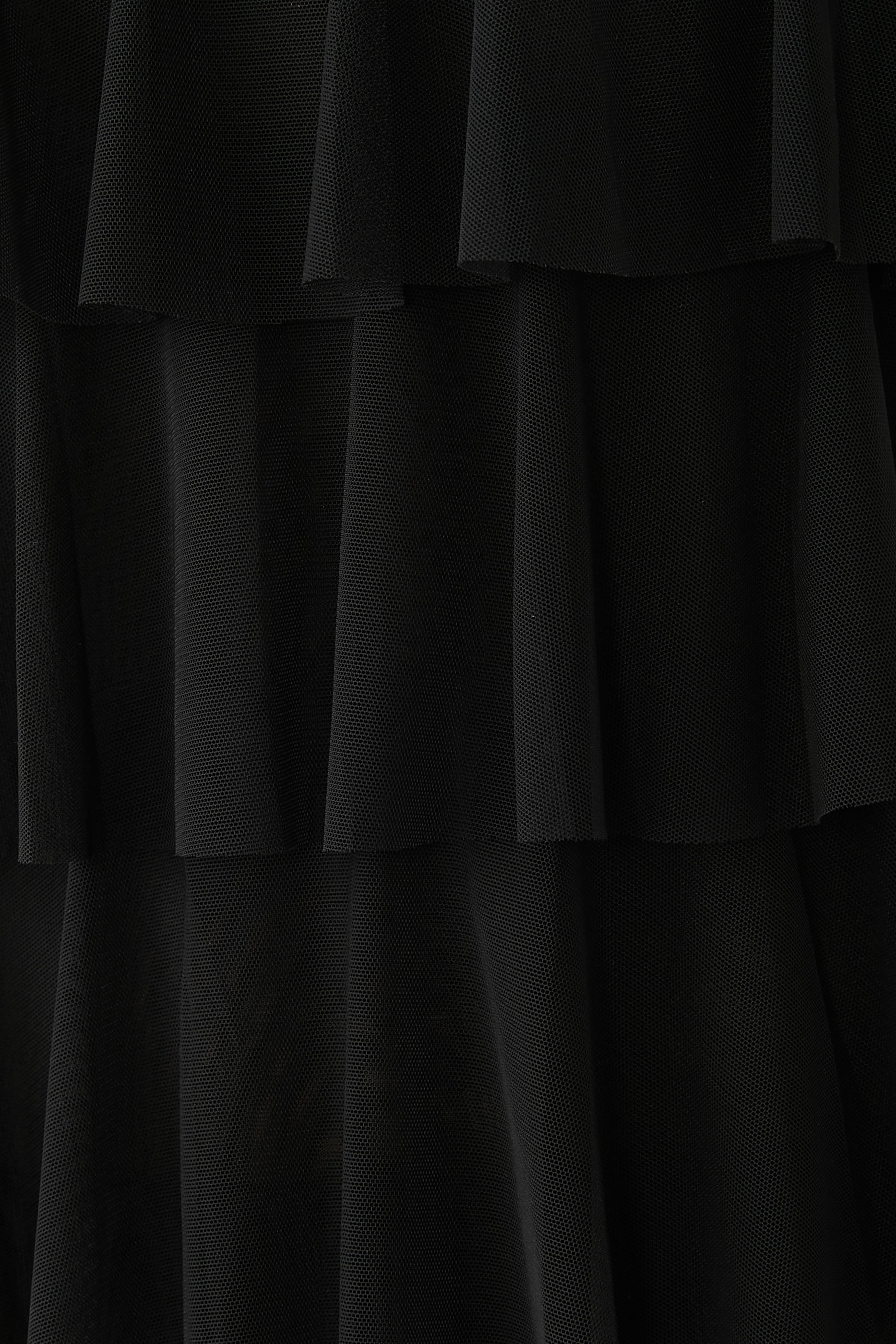 فستان سهرة بلا أكمام بتصميم متدرج بكشكش