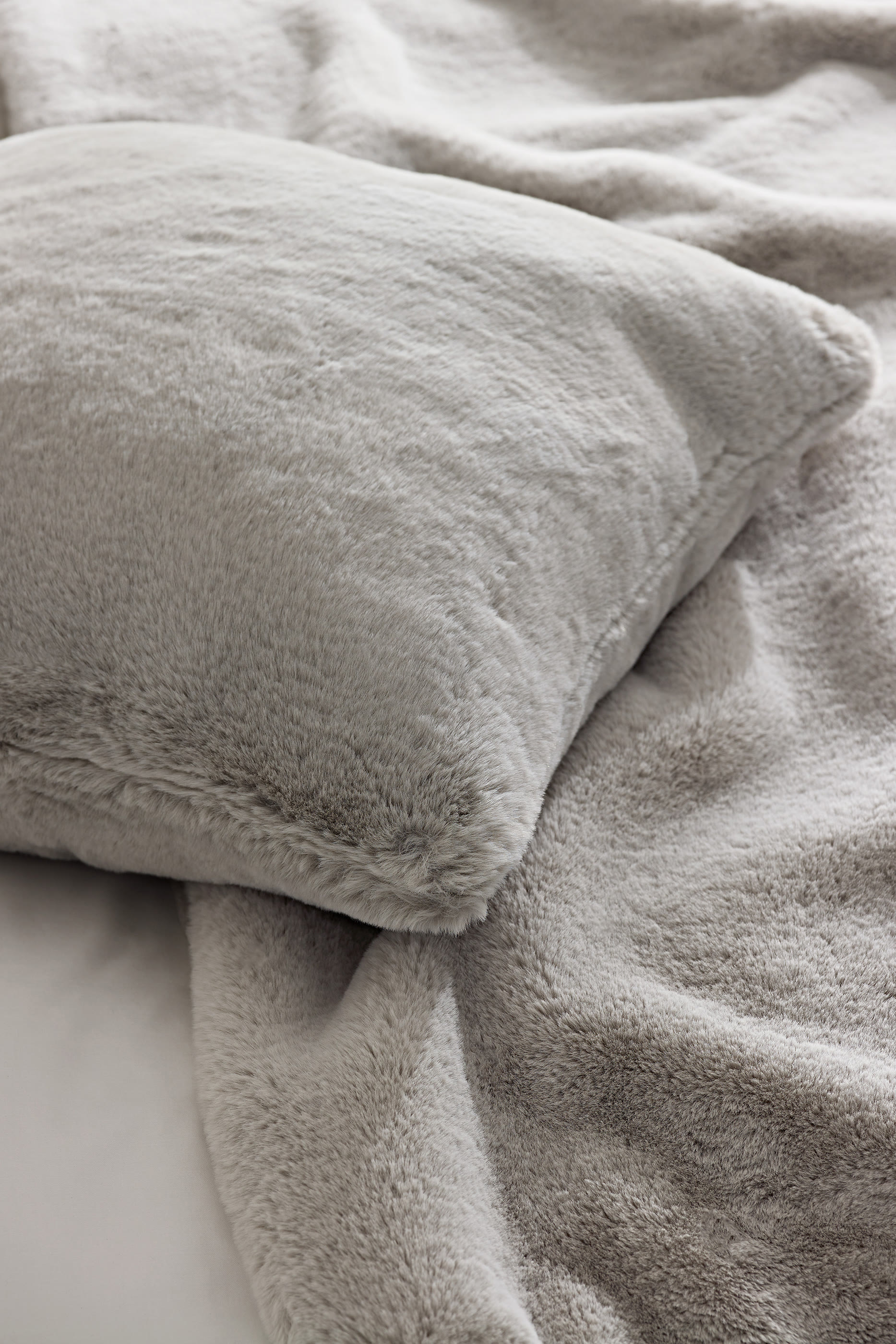 وسادة سوبر سوفت فرو صناعي