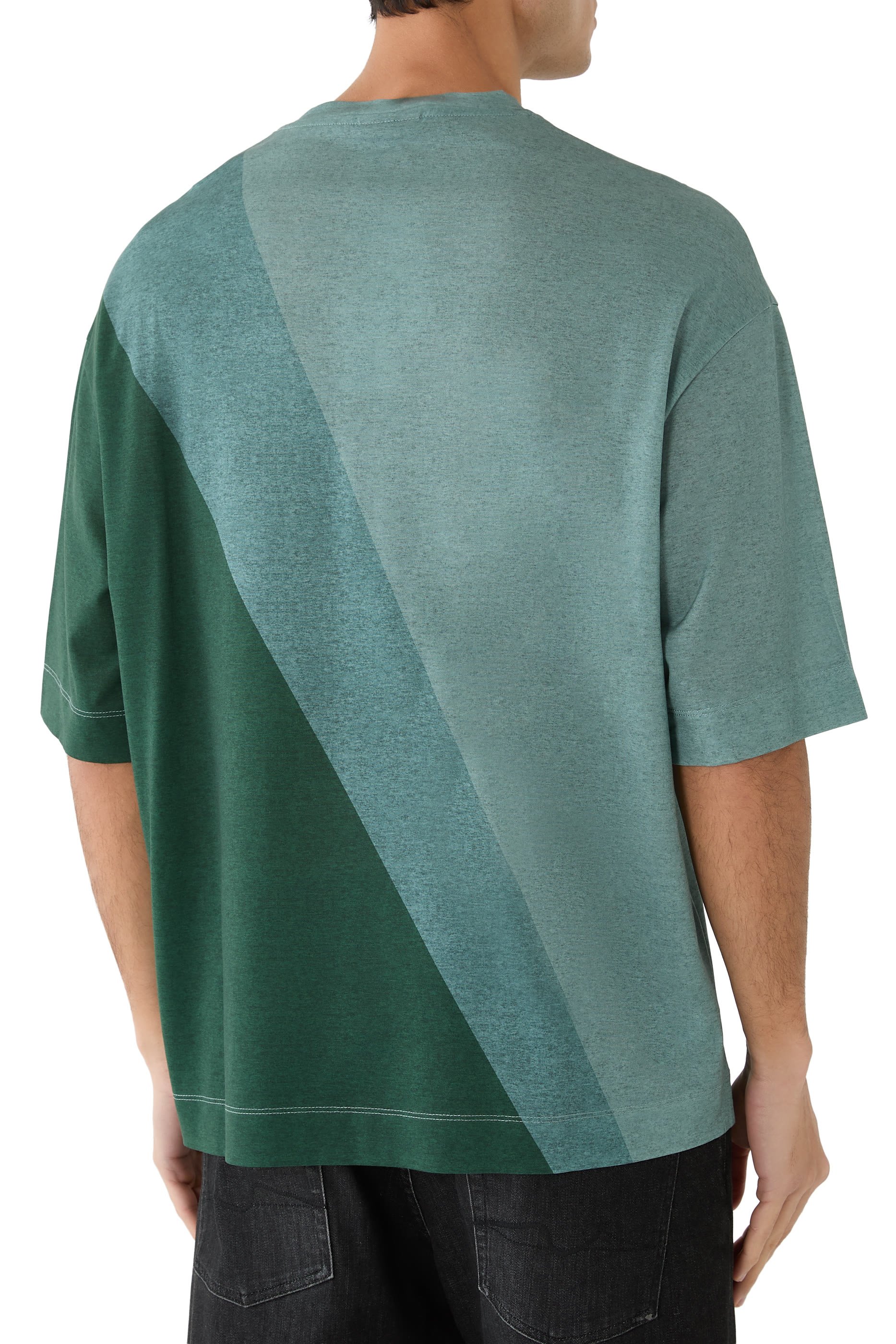 تيشيرت بأكمام قصيرة