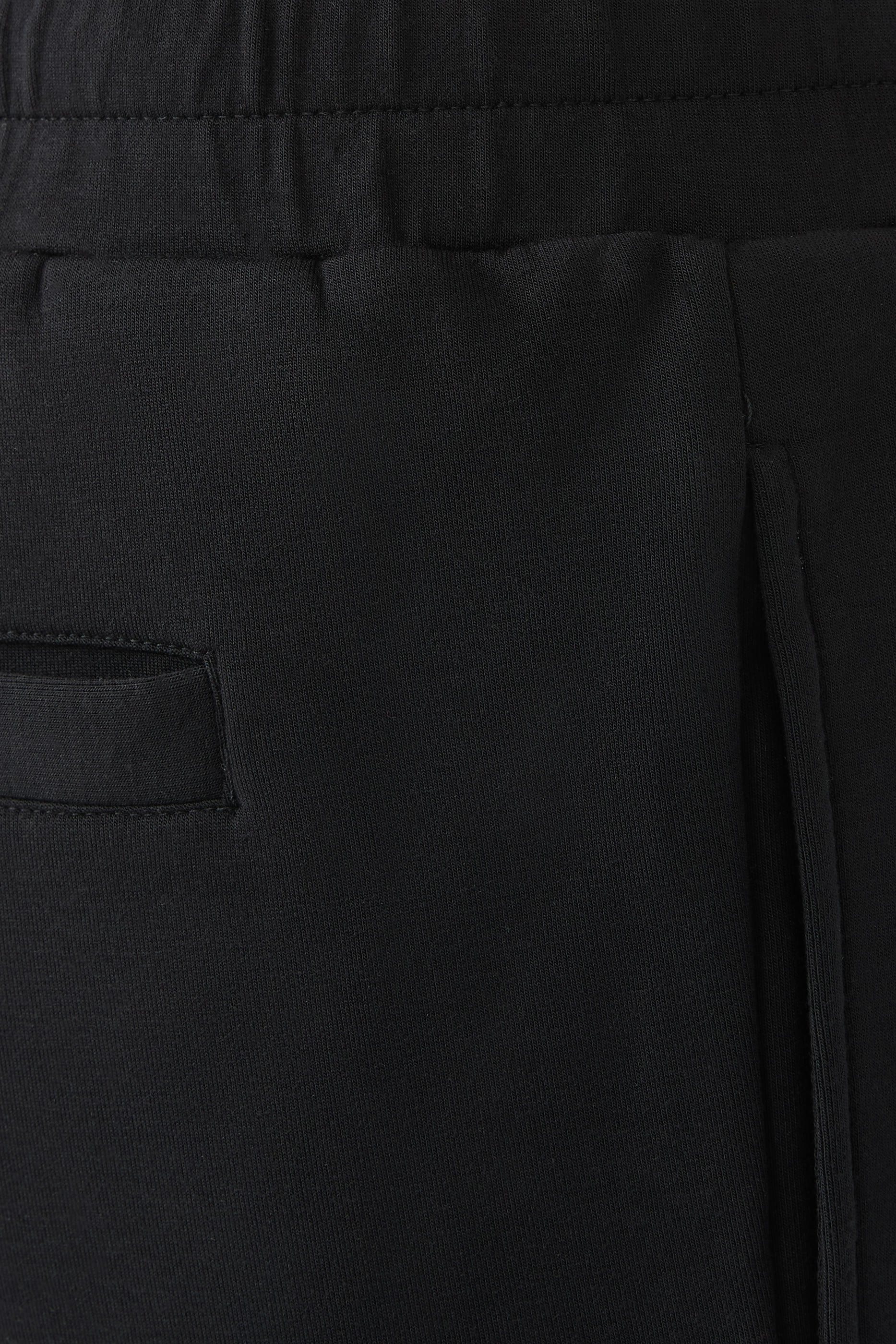 بنطال بأساور كاحل ضيقة