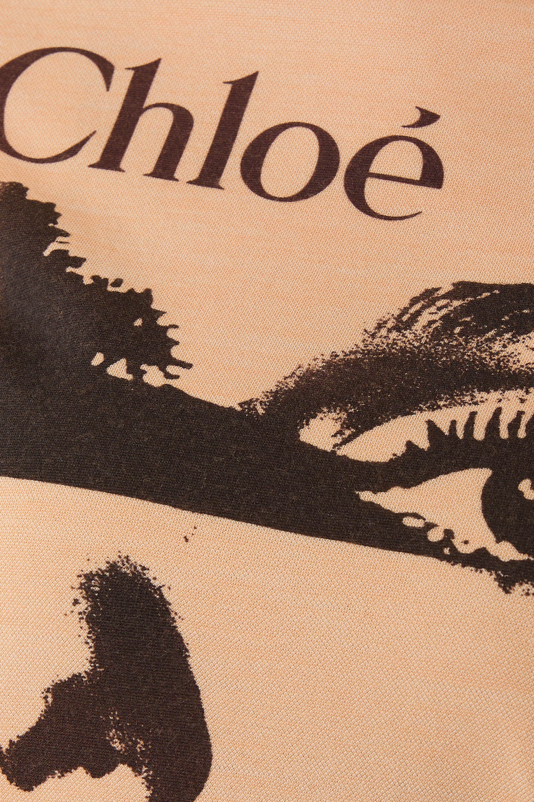 تيشيرت بنقشة غرافيكية بشعار الماركة