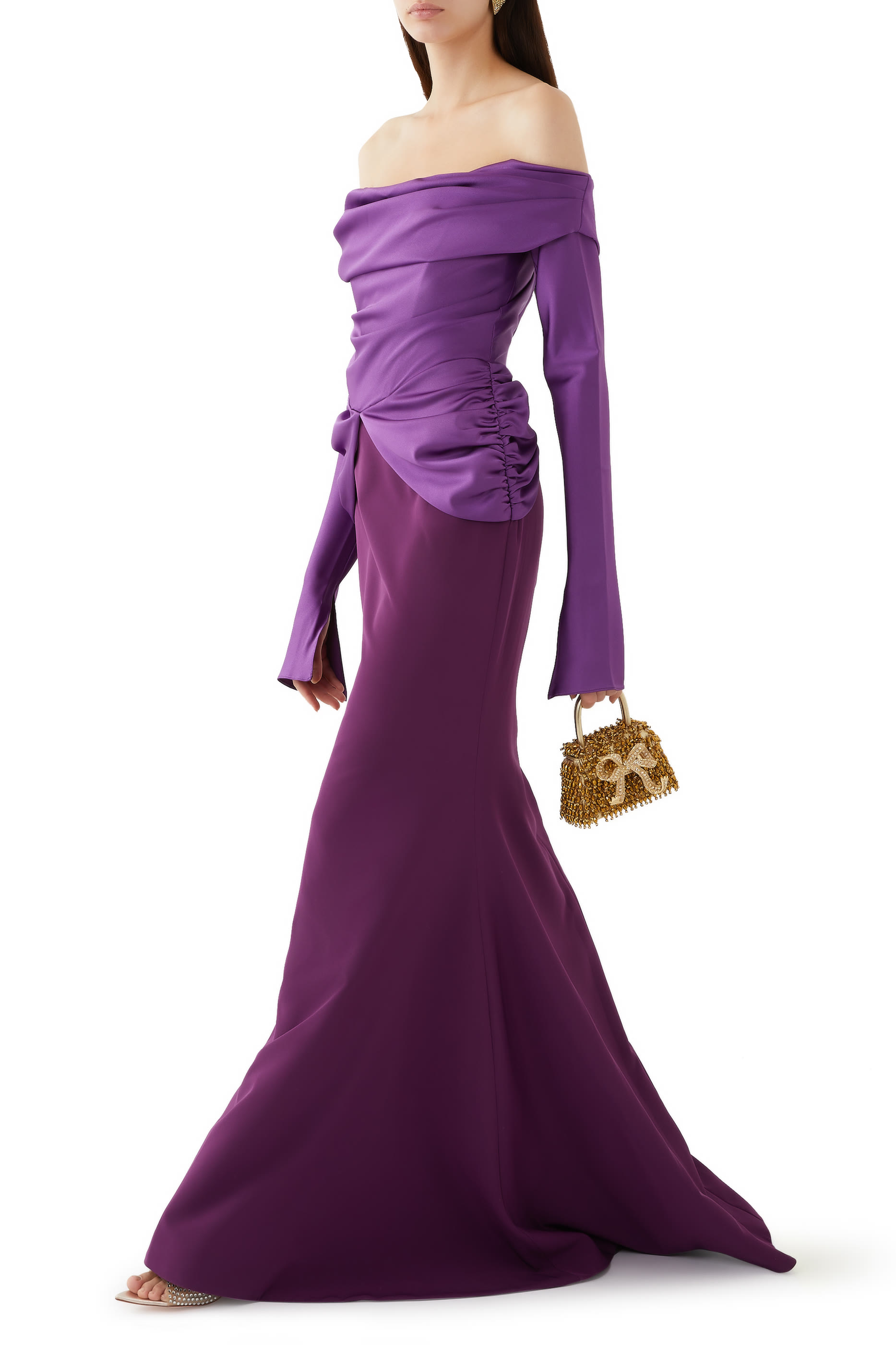 فستان سهرة بأكتاف متساقطة